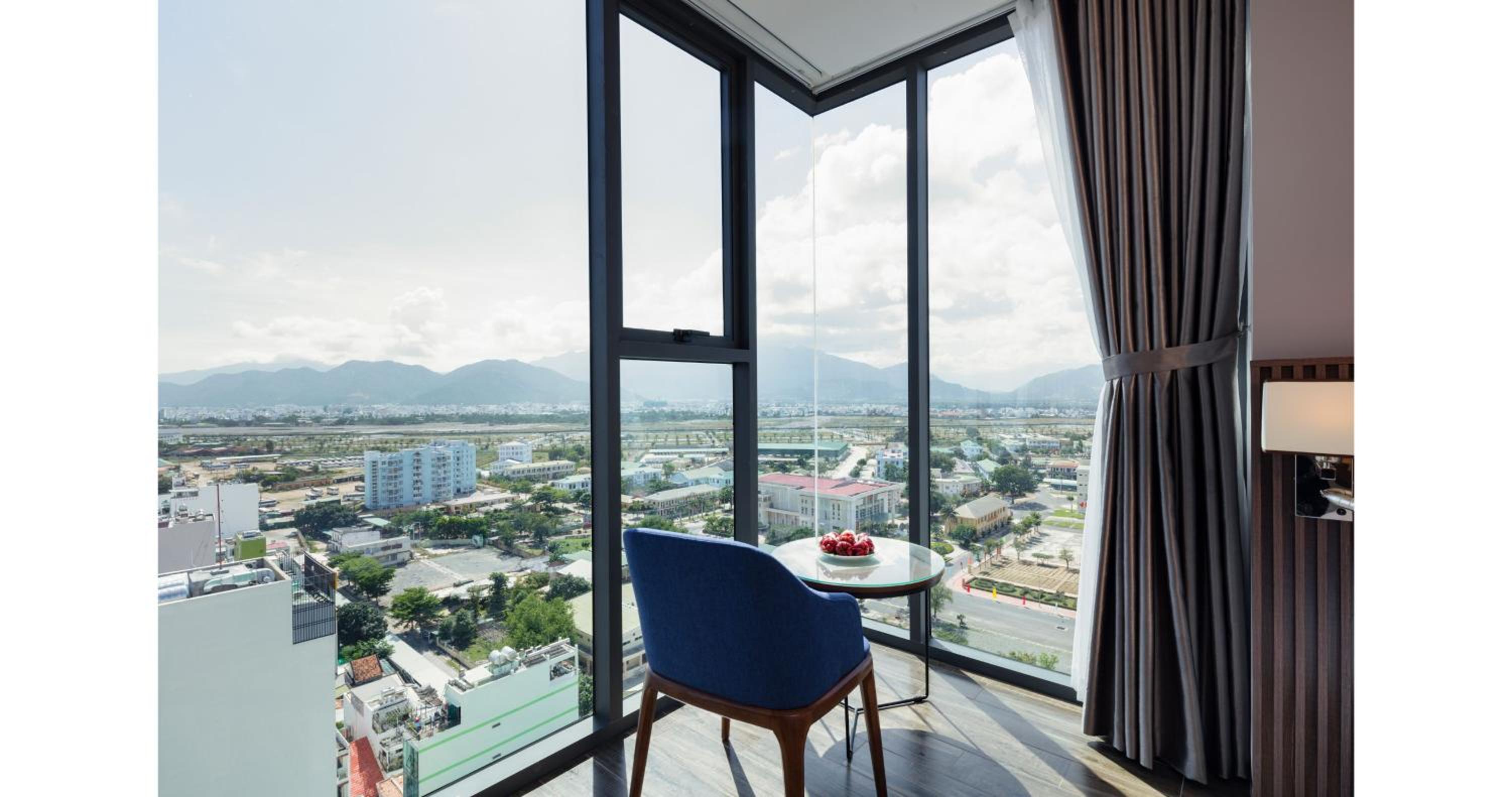 Deluxe Double or Twin Room with City View photo 2