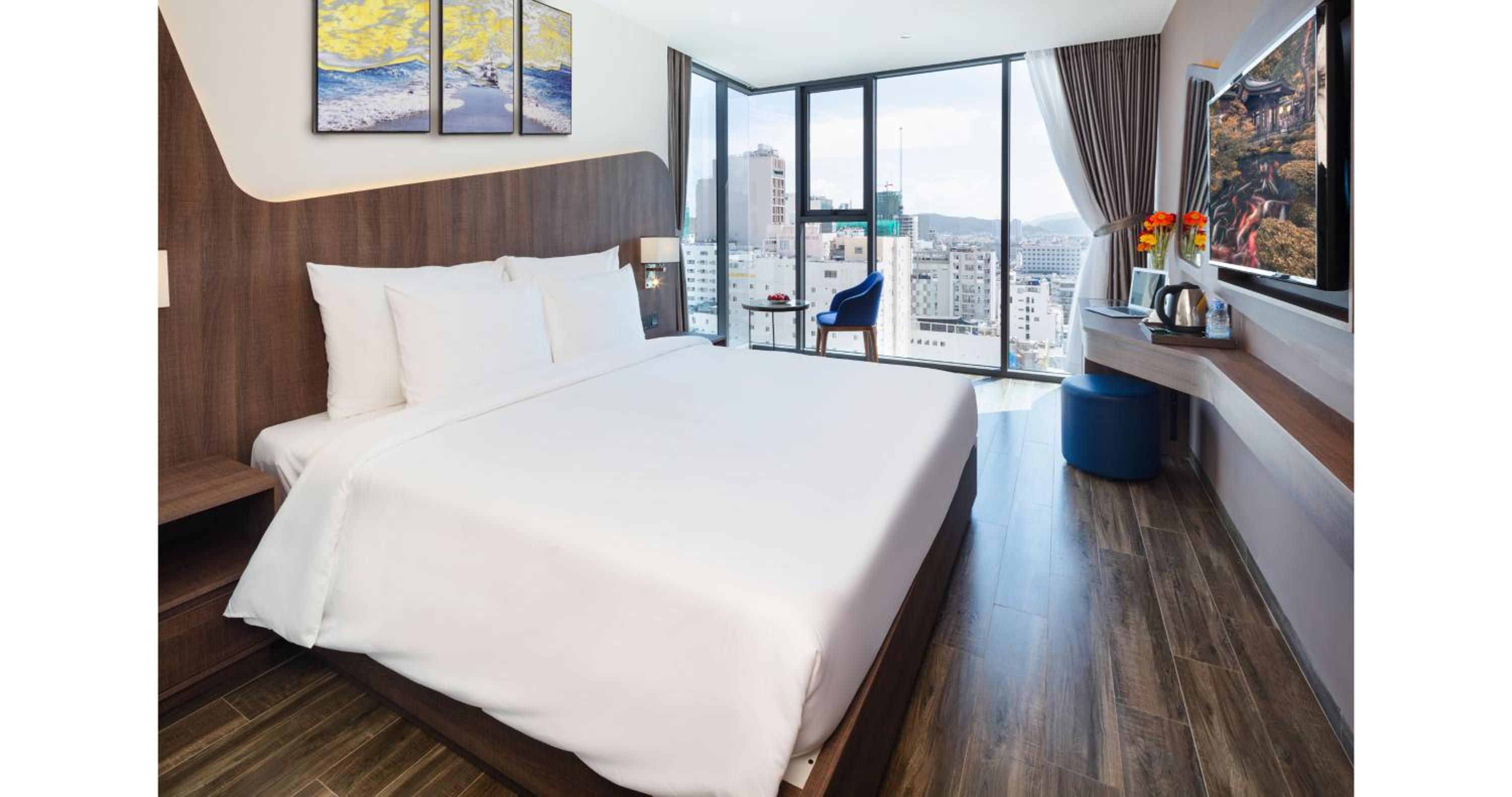Deluxe Double or Twin Room with City View