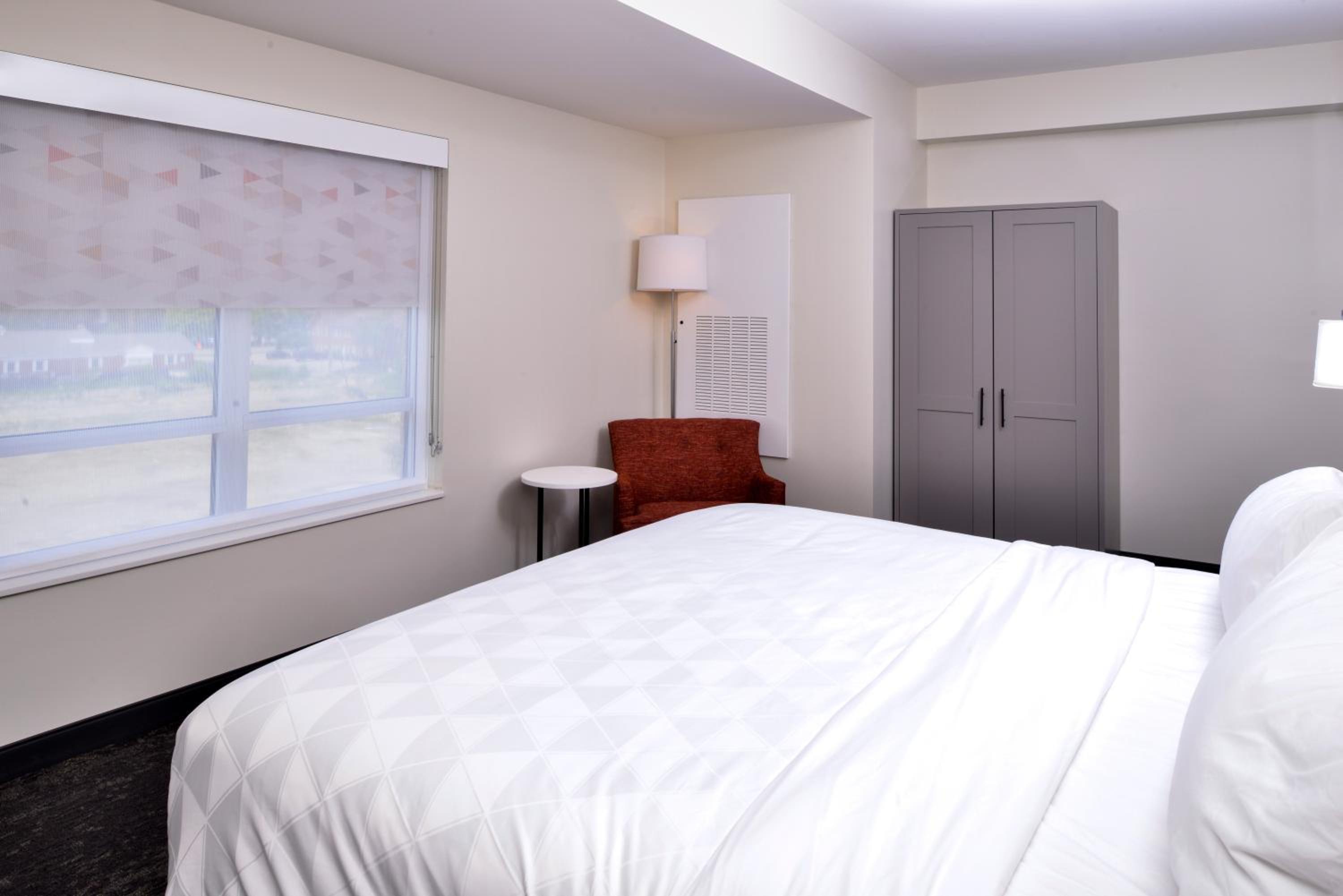 Standard King Room with Sofa Bed photo 2