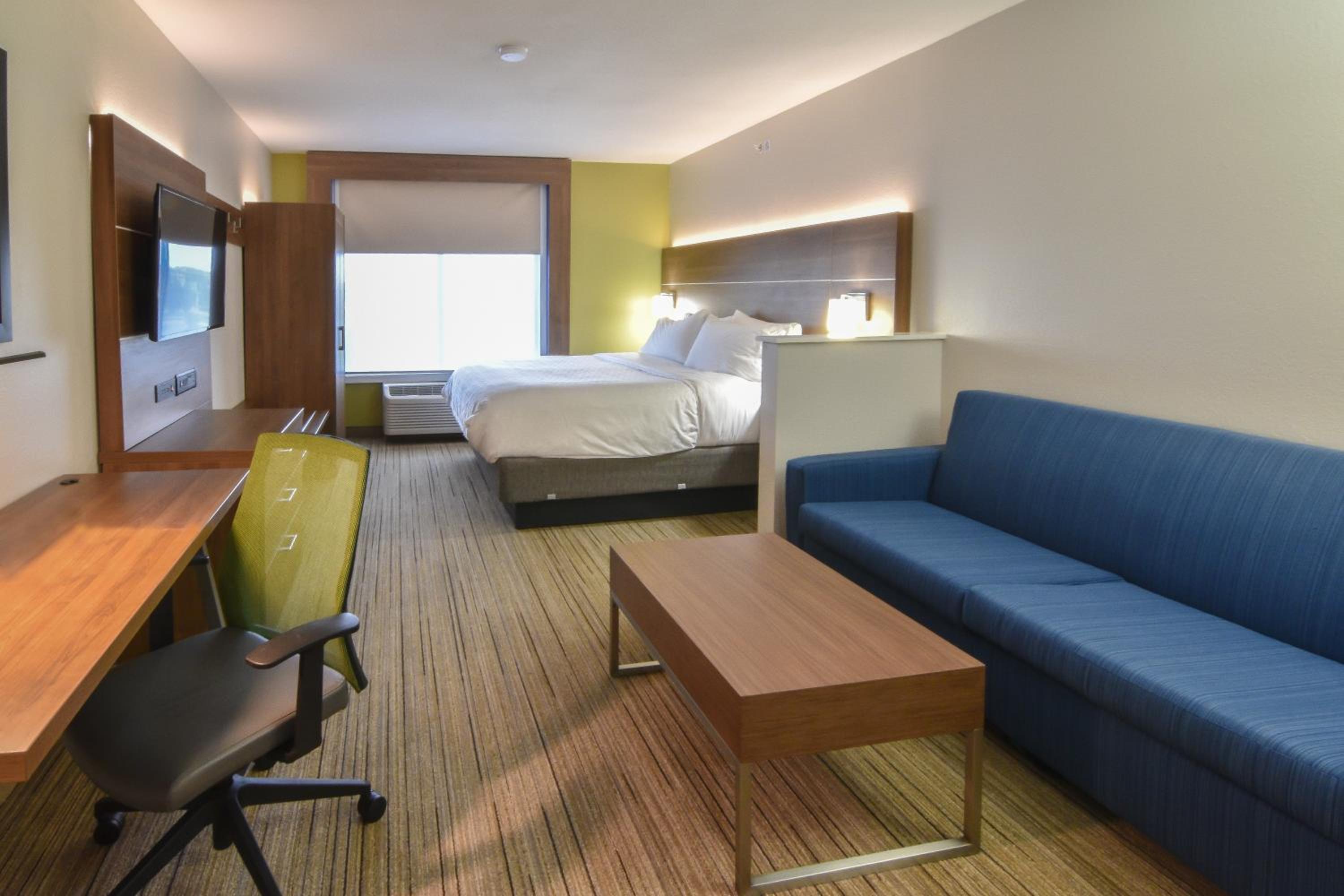 King Suite with Sofa Bed - Photo 3
