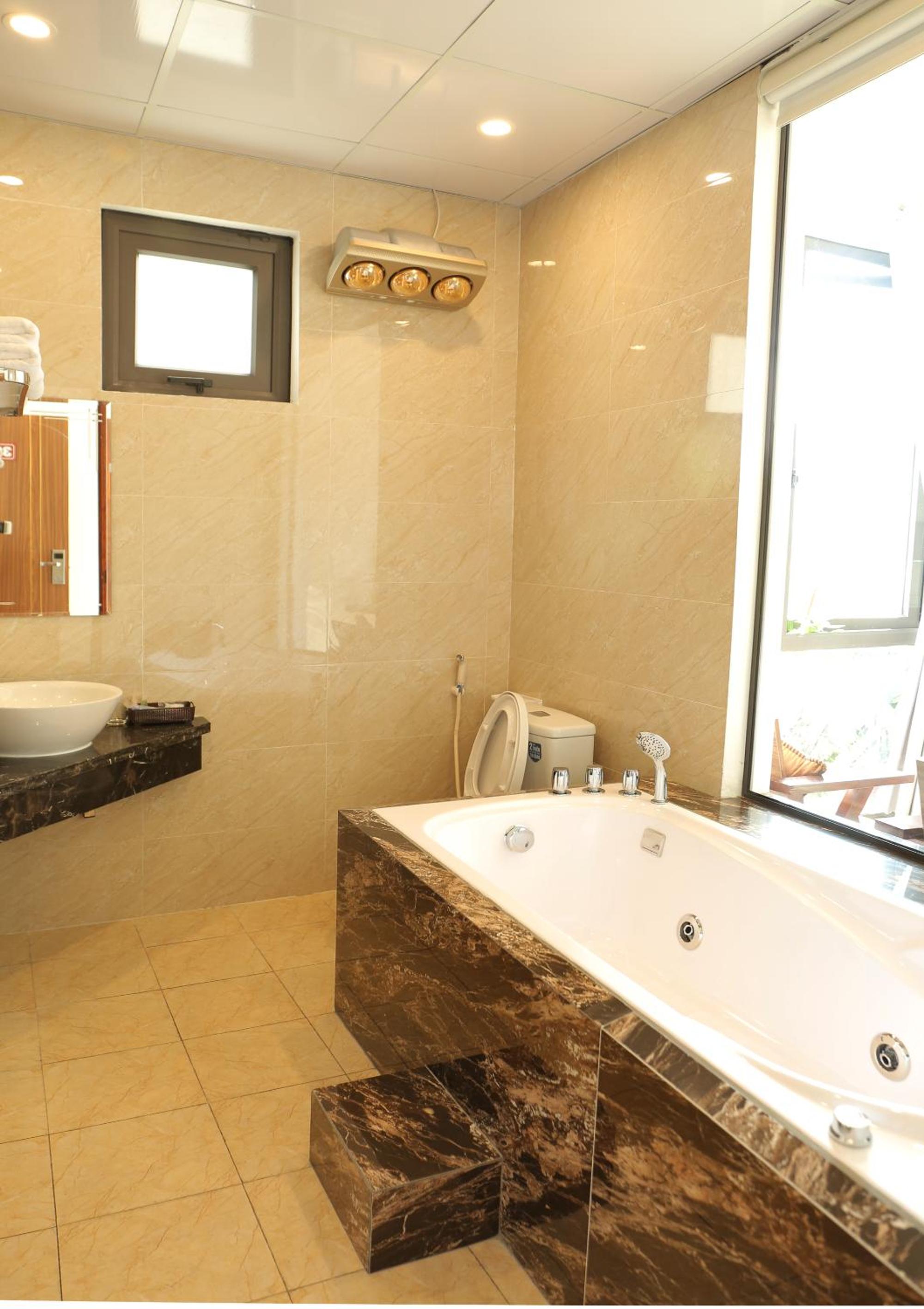 Deluxe Double Room - Photo 10