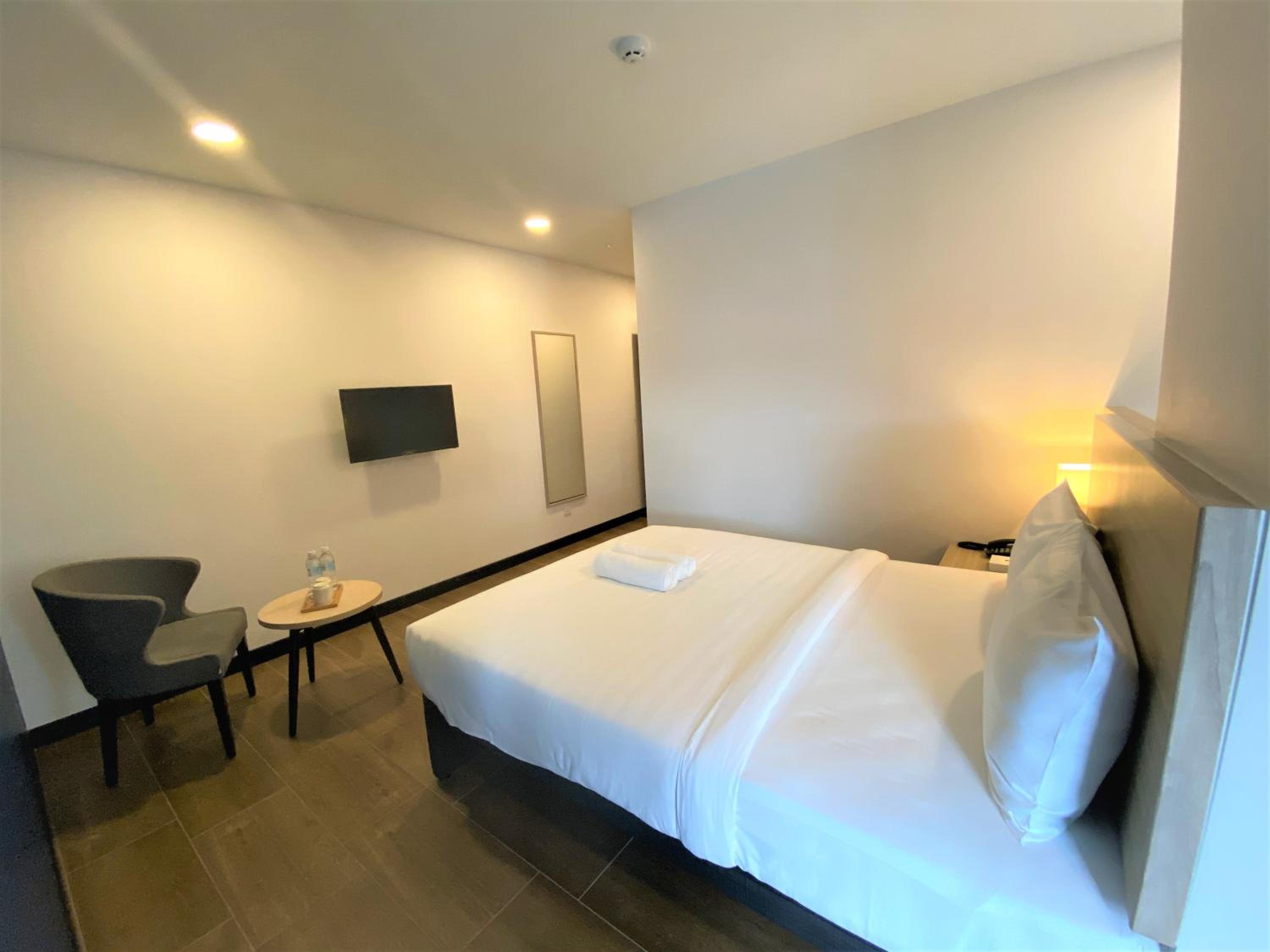 Queen Suite - Photo 3