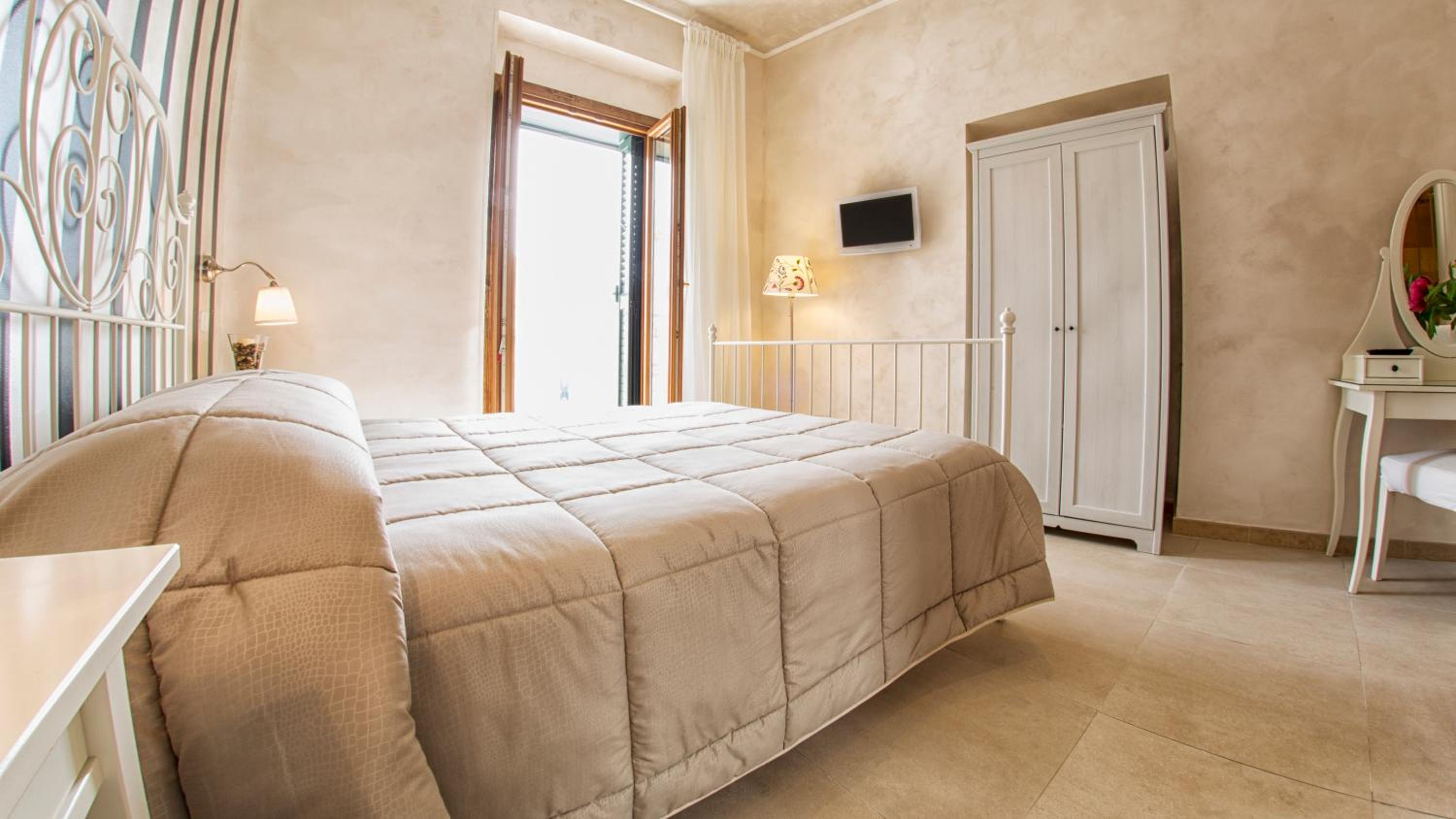 Standard Double Room - Photo 2