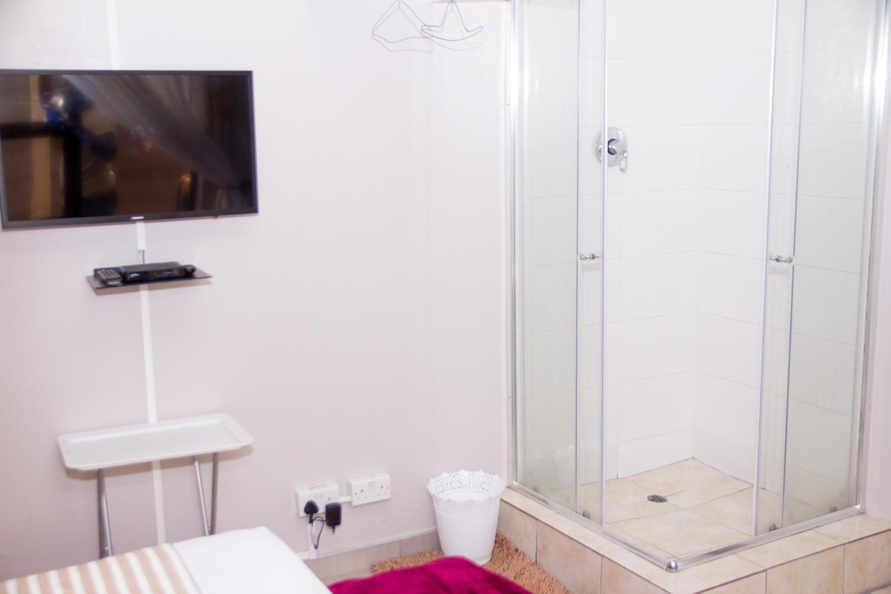 Economy Double Room photo 3