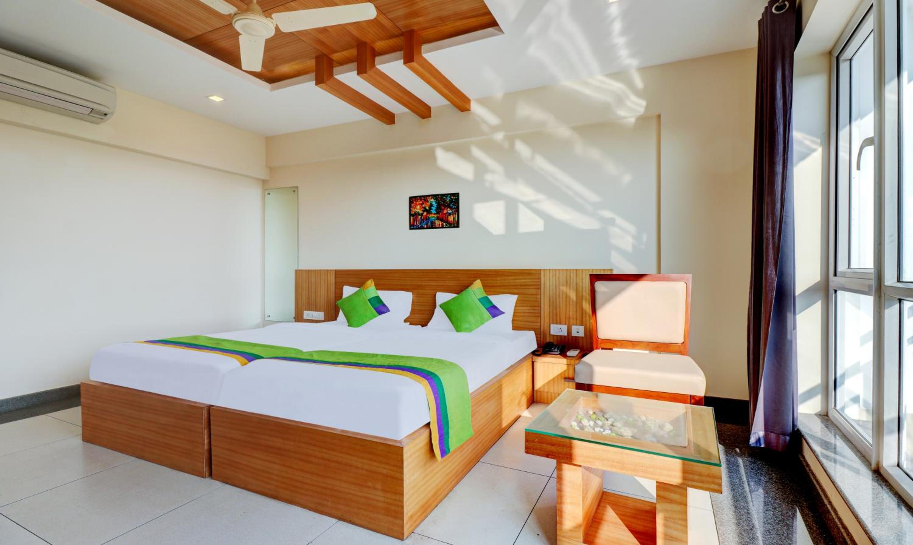 Standard Double or Twin Room - Photo 10