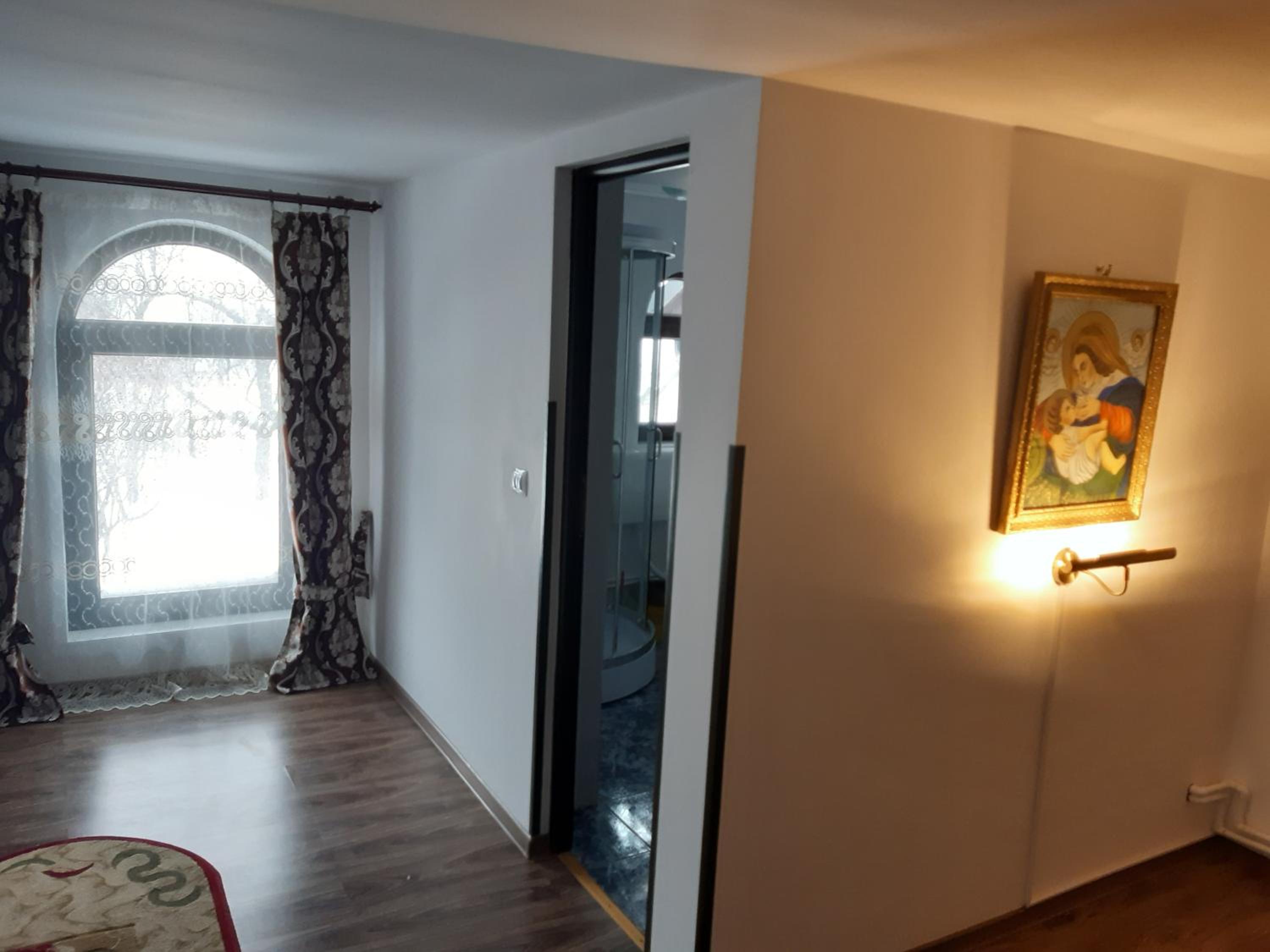 Five-Bedroom House photo 1