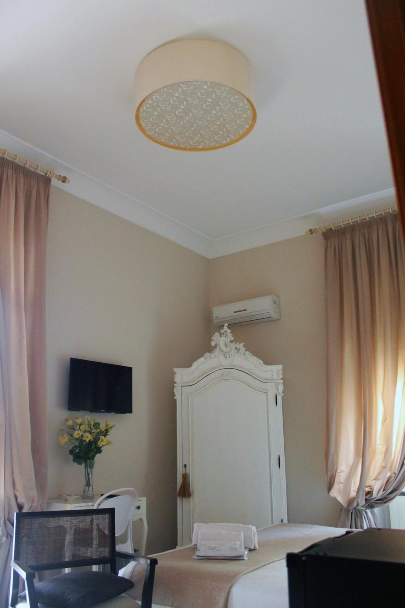 Superior Double or Twin Room - Photo 23