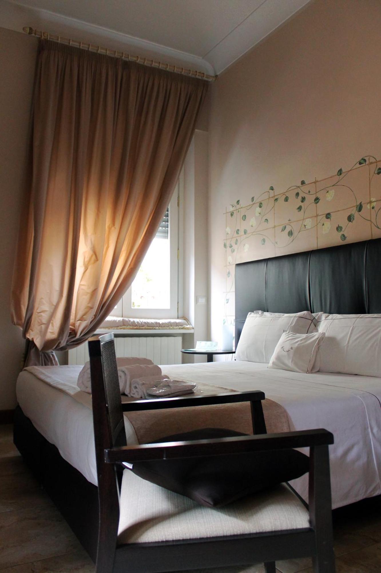 Superior Double or Twin Room - Photo 16