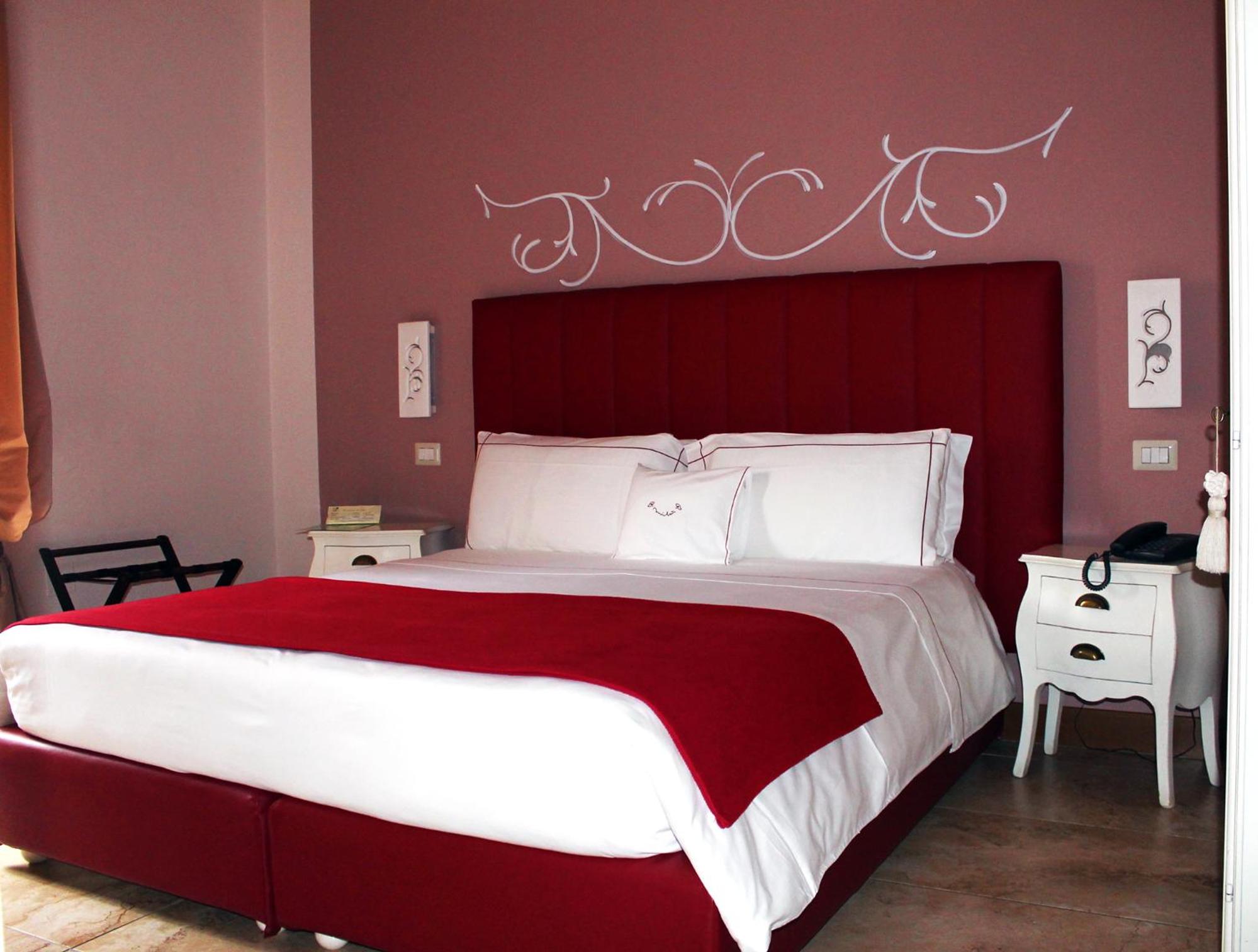 Deluxe Double Room - Photo 19