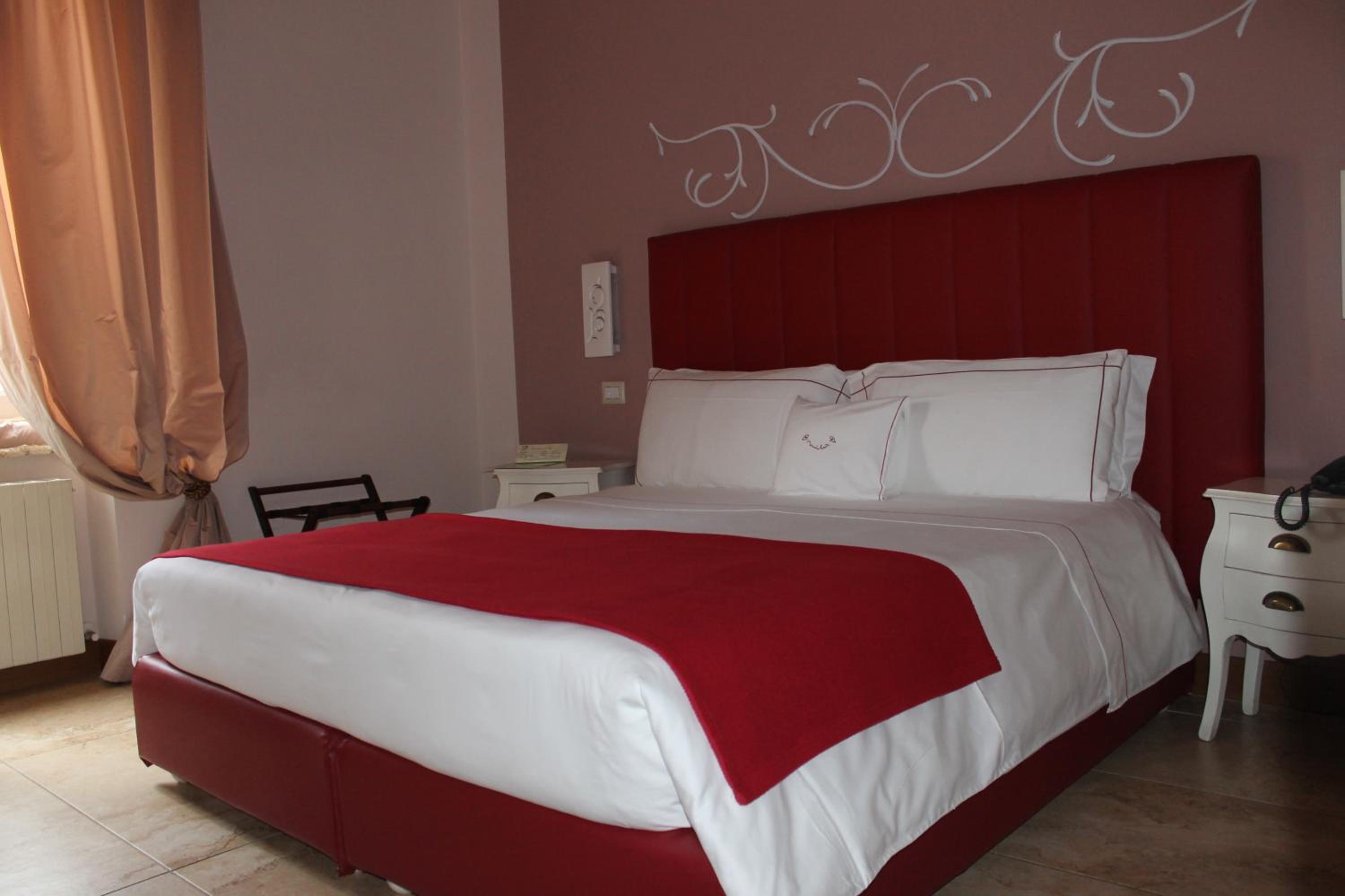 Deluxe Double Room - Photo 18