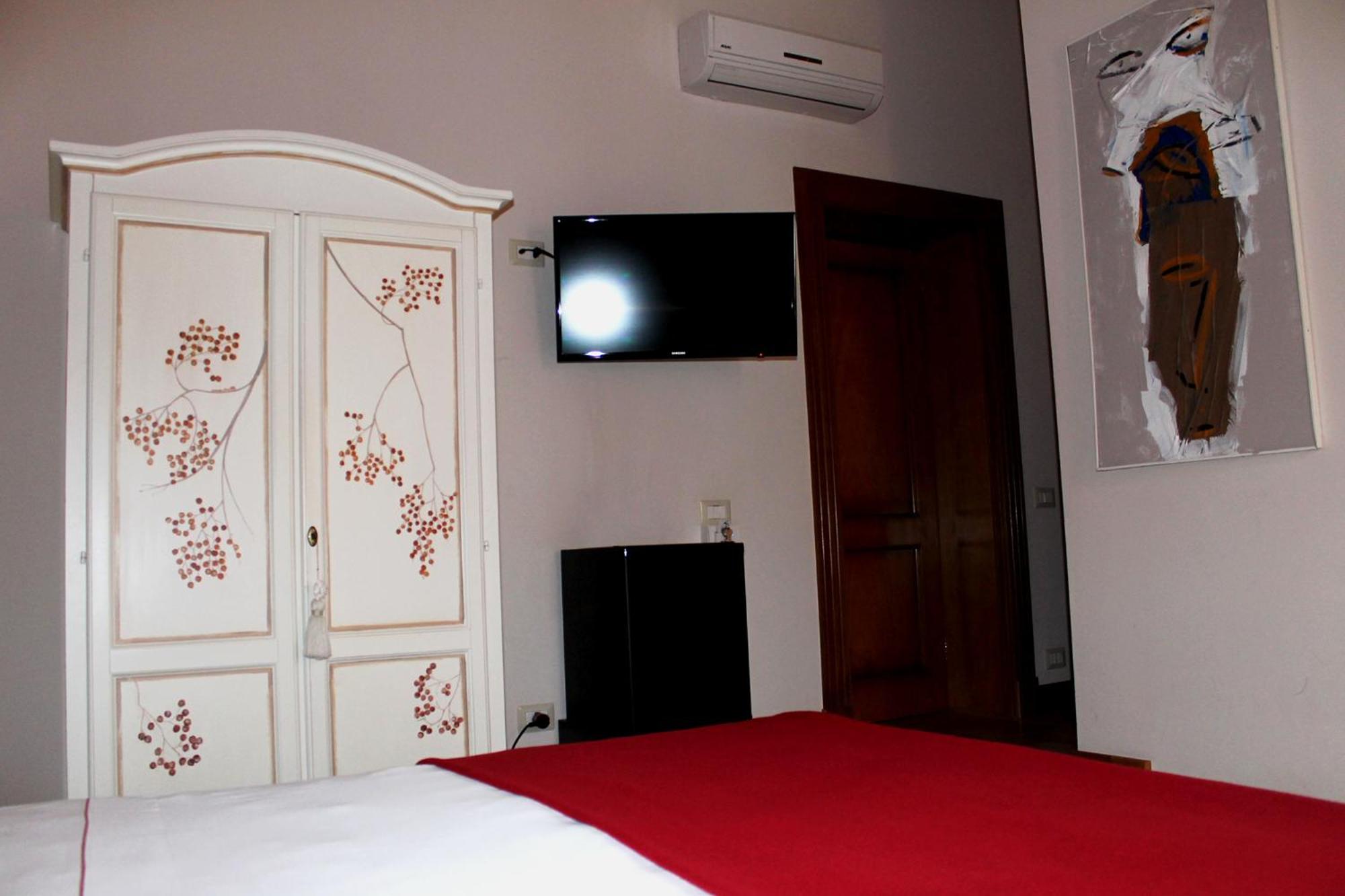 Deluxe Double Room - Photo 8