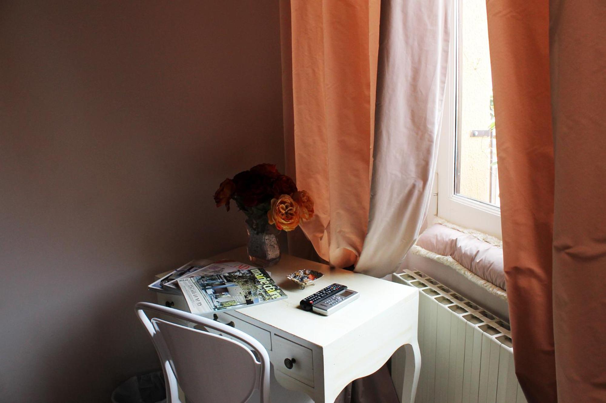 Deluxe Double Room - Photo 16