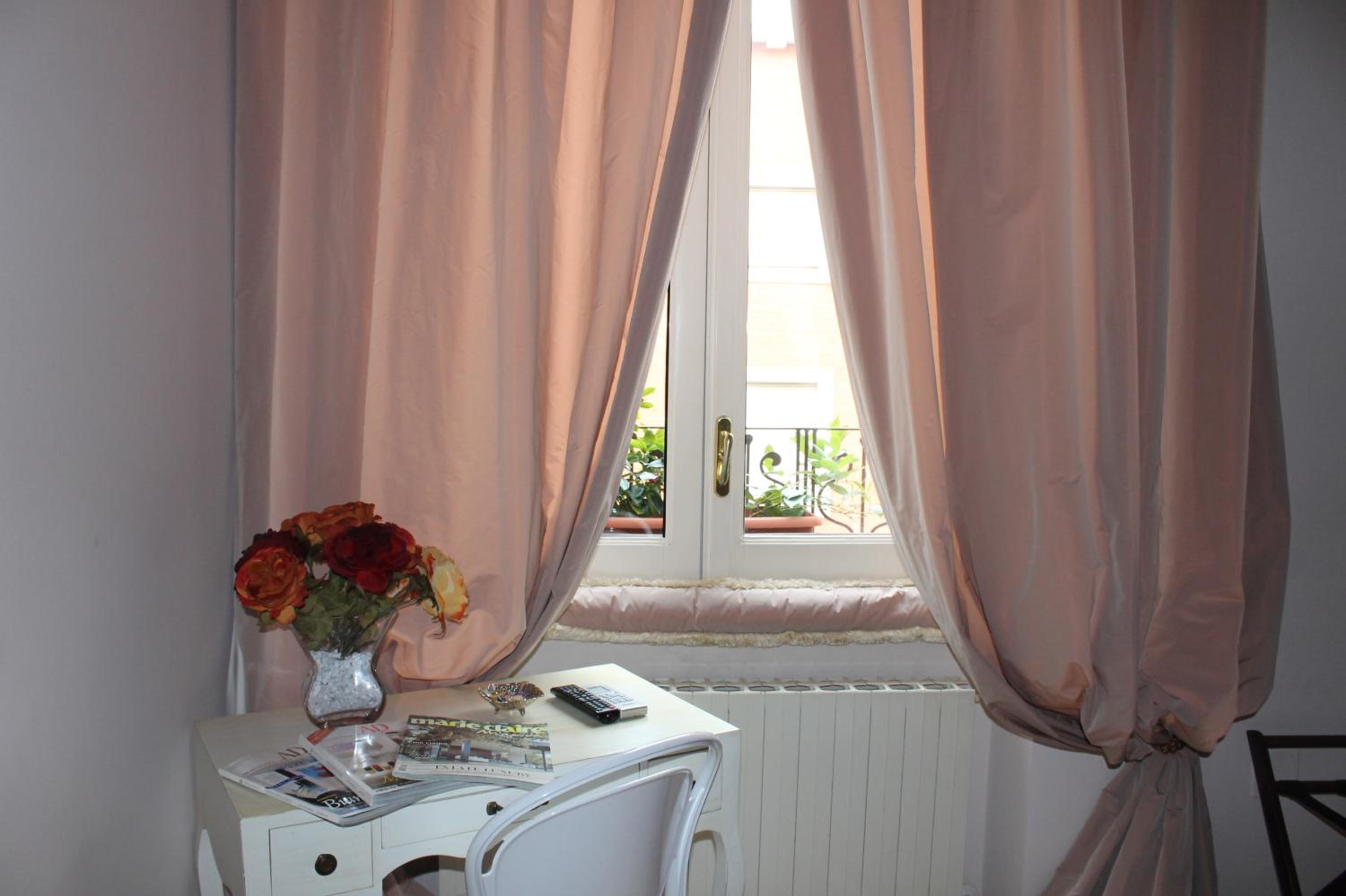 Deluxe Double Room - Photo 9