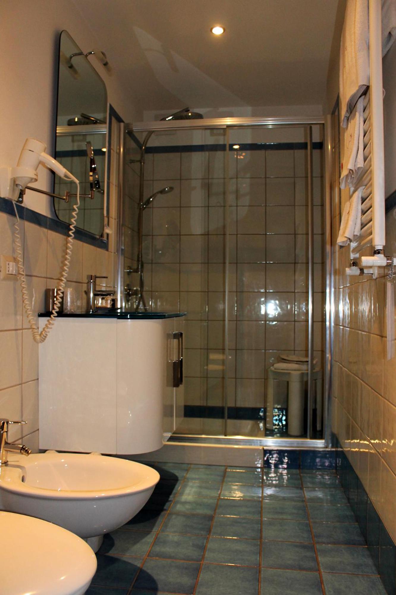 Deluxe Double Room - Photo 10