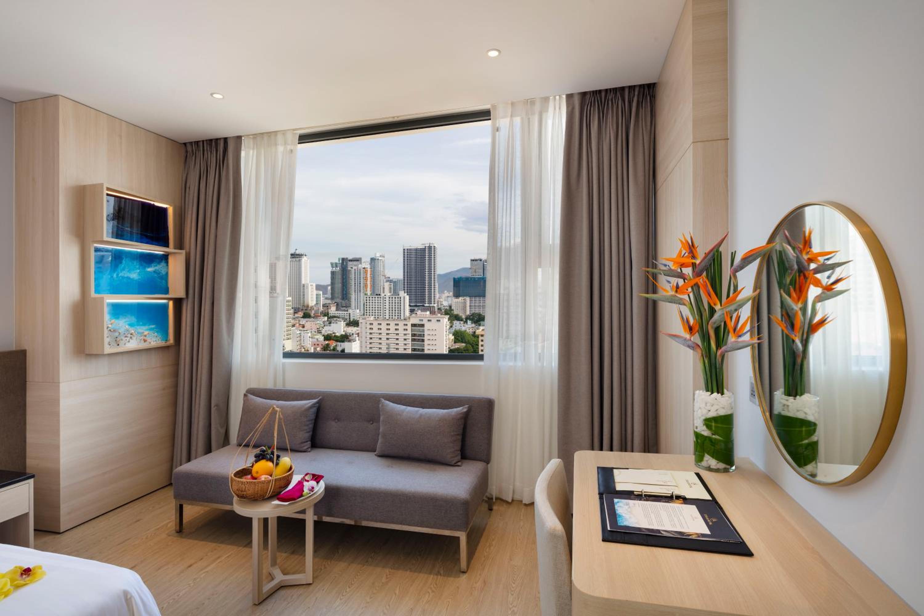 Deluxe Twin City View & Partial Sea View - Photo 3