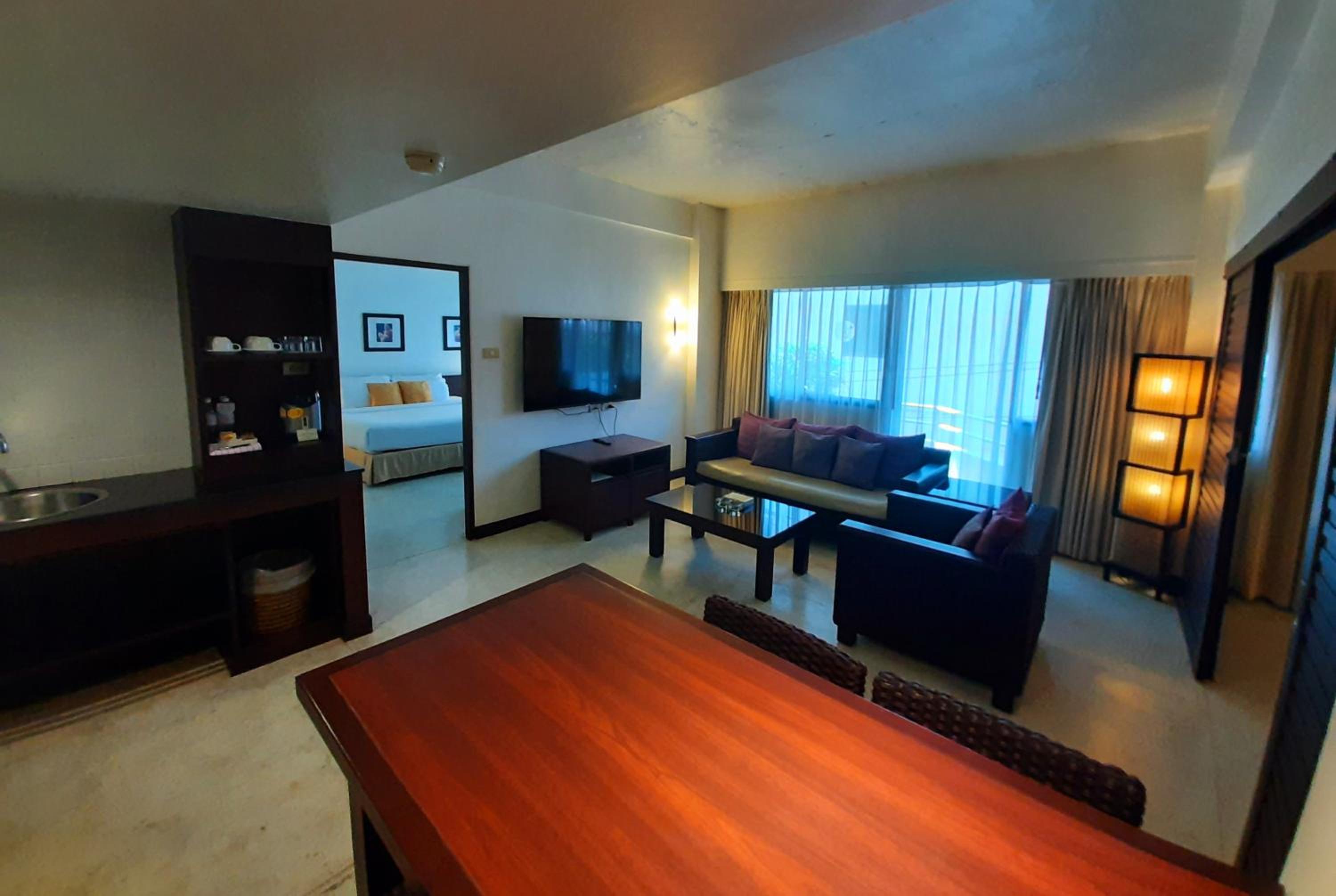 Family Room thumbnail 6