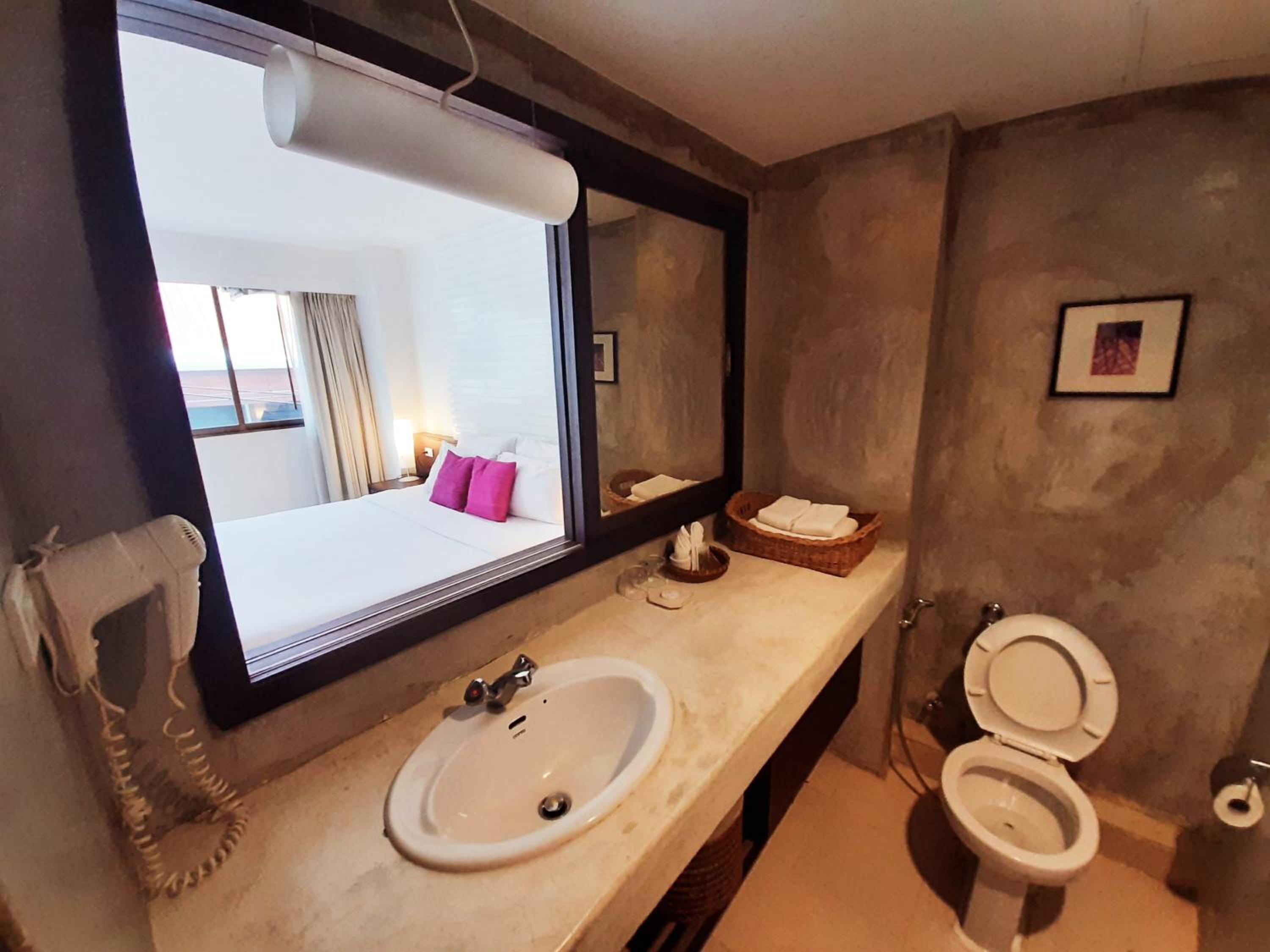 Family Double Room thumbnail 6