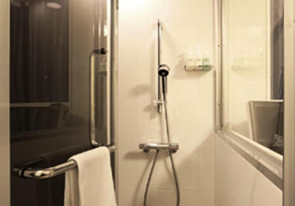 Single Room - Smoking photo 2