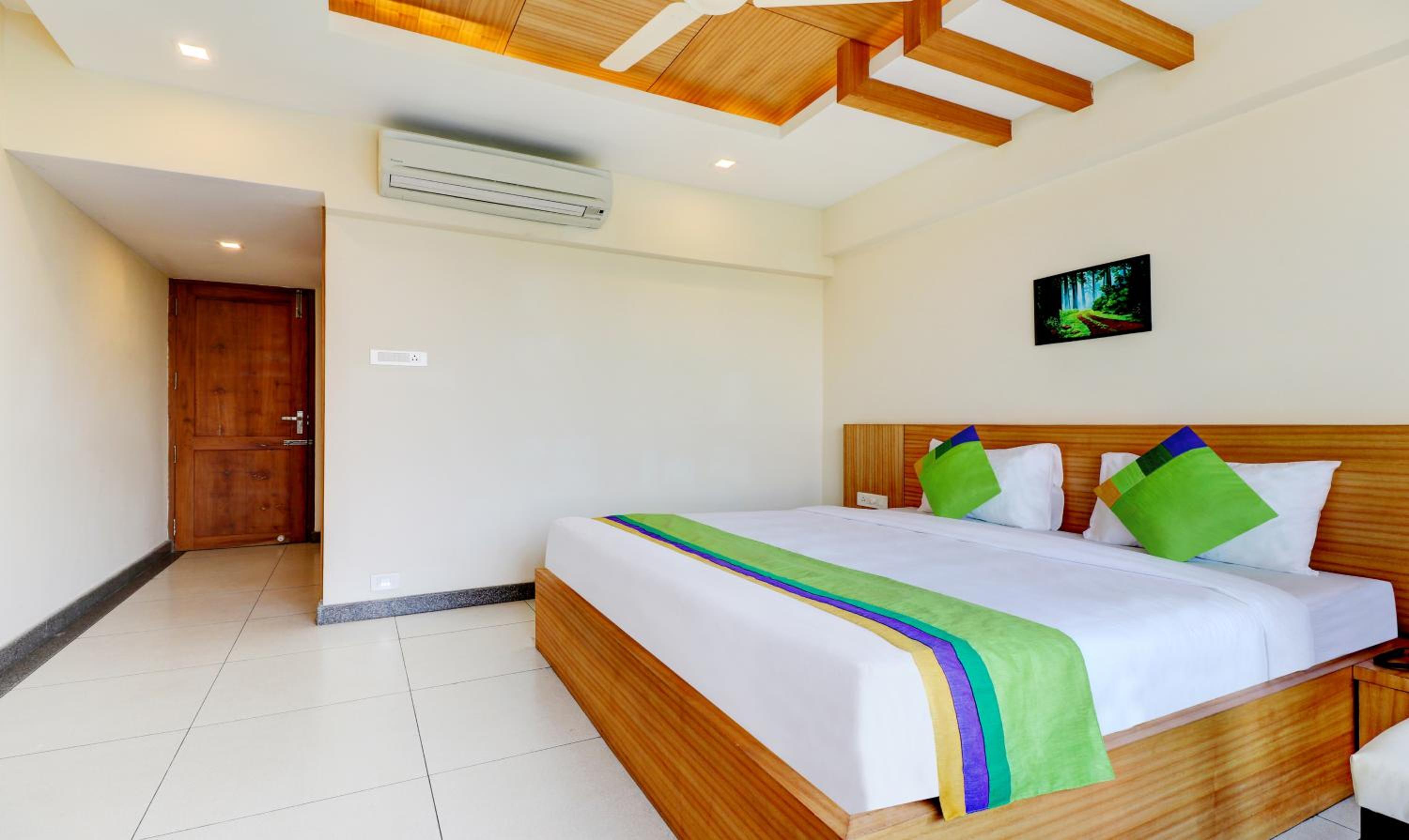 Standard Double or Twin Room - Photo 12