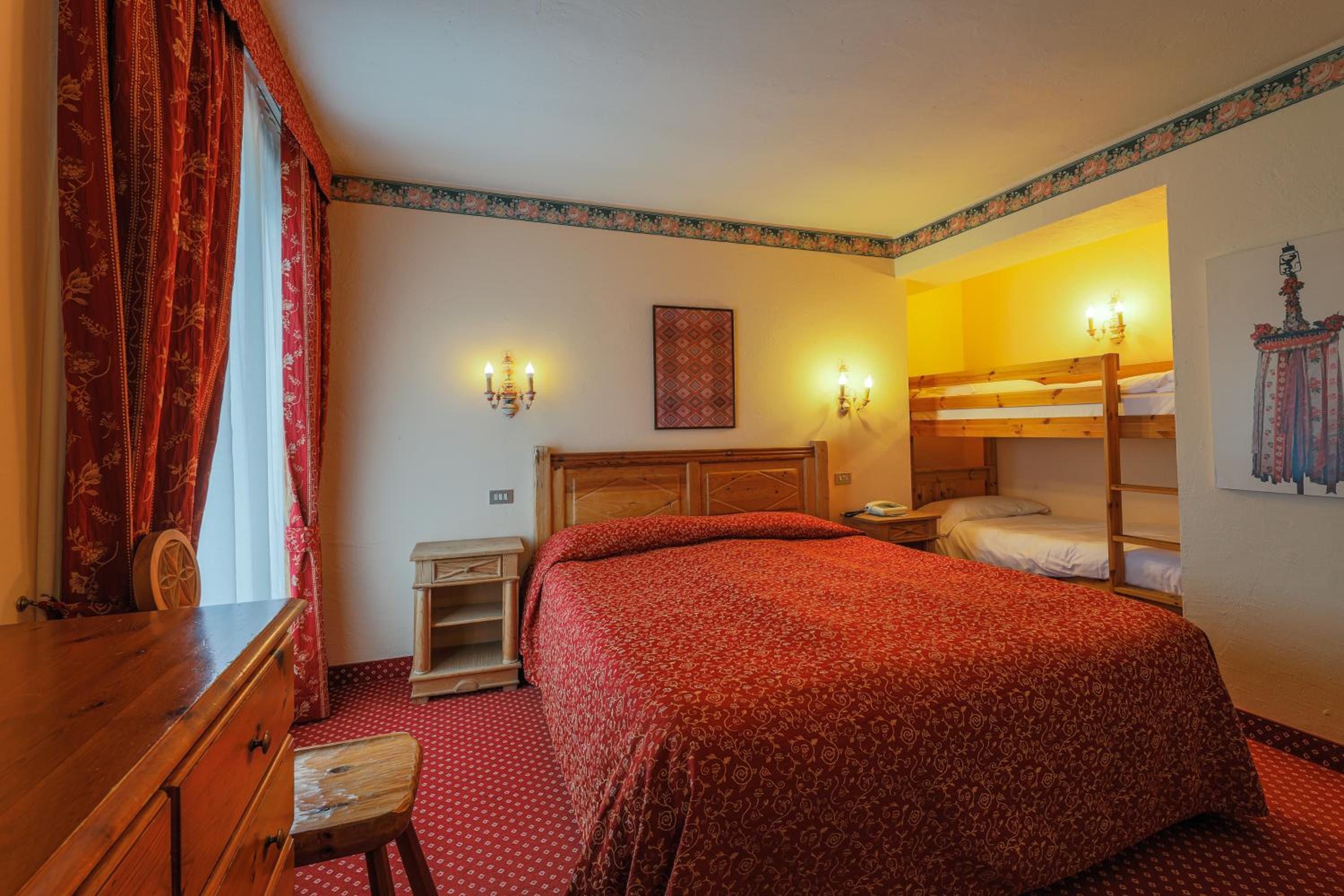 Classic Quadruple Room - Photo 1