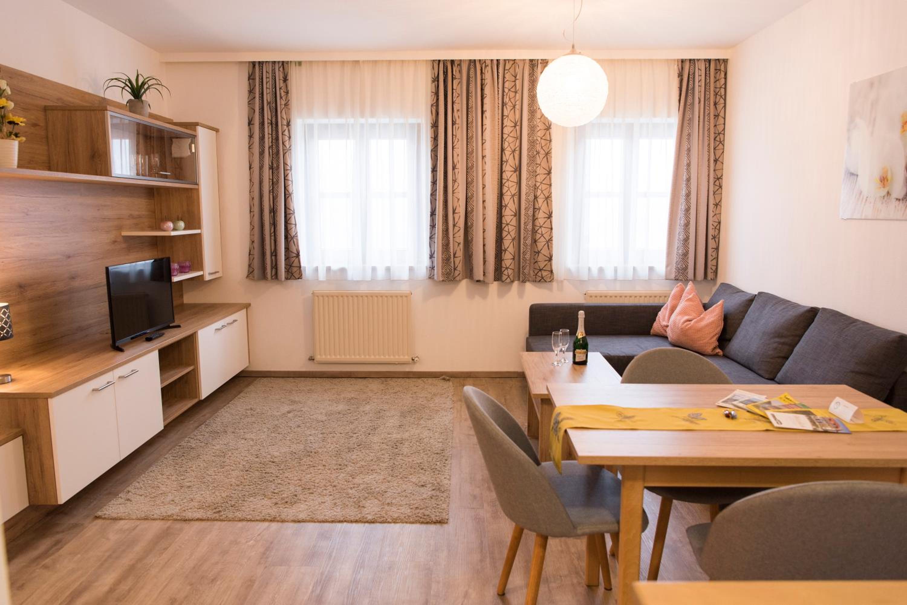 One-Bedroom Apartment - Photo 12