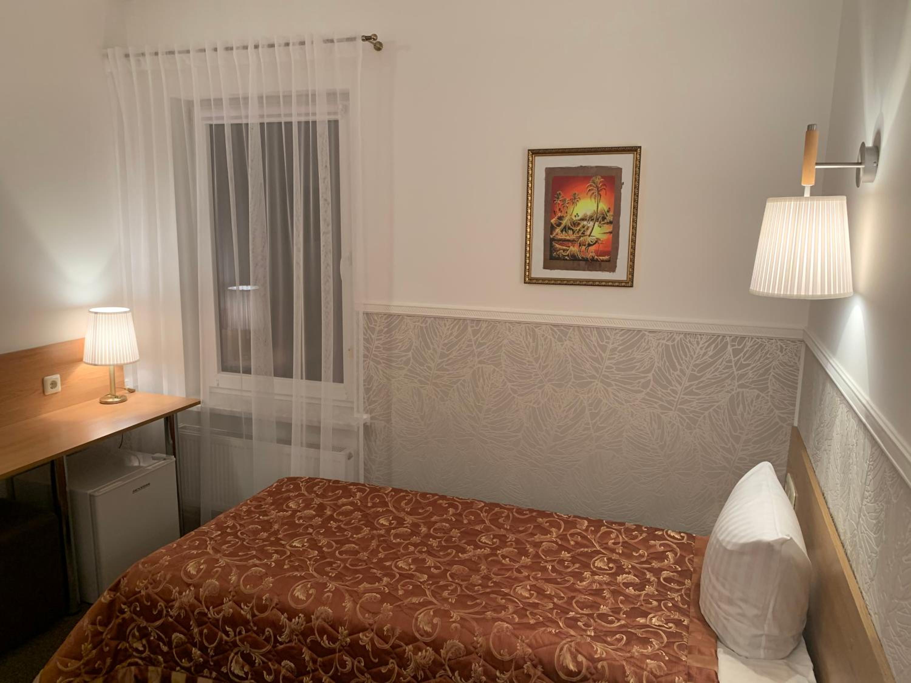 Twin Room - Photo 2