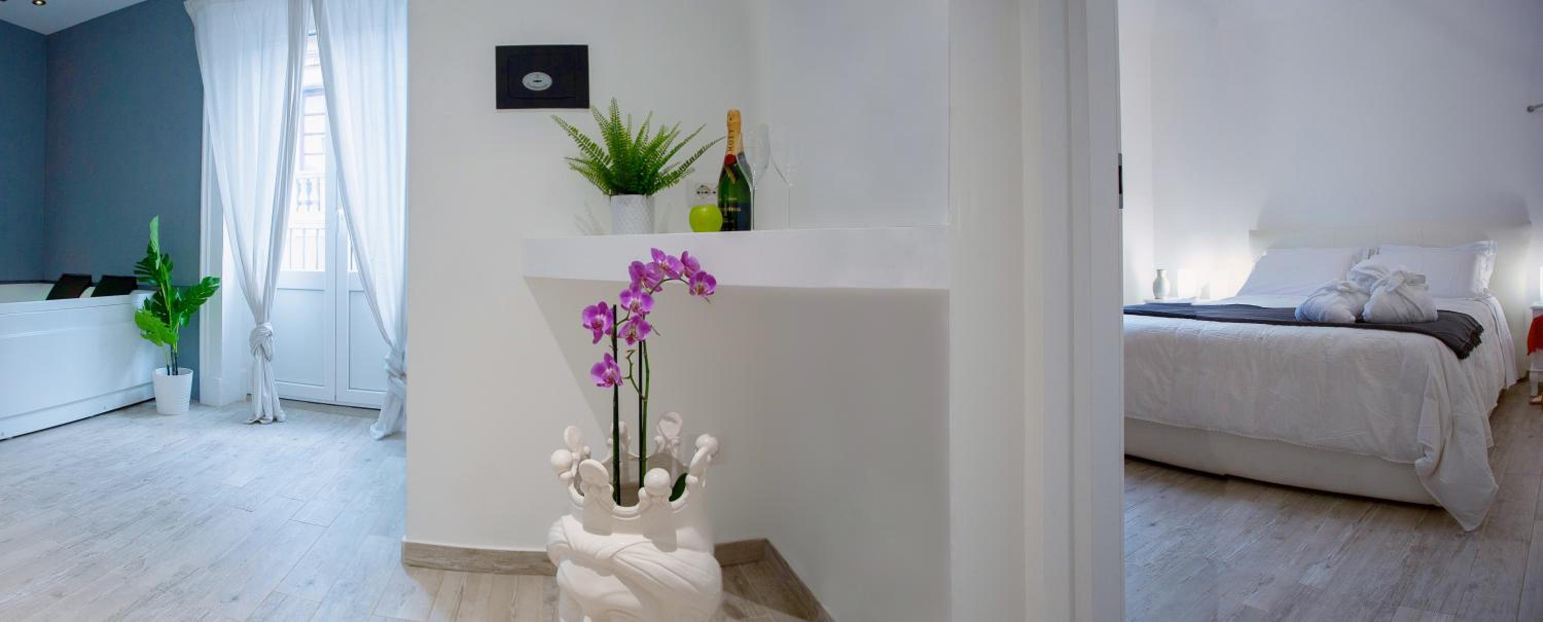 Deluxe Suite with Spa Bath - Photo 1
