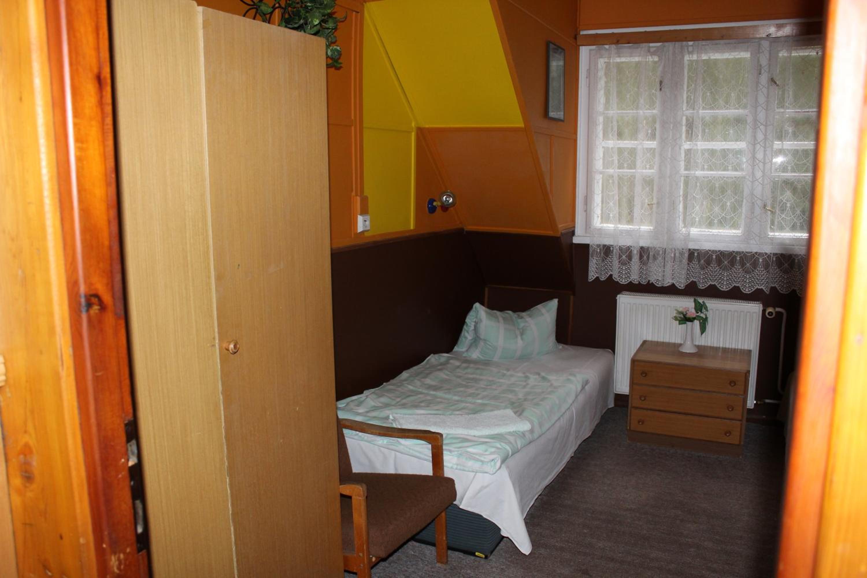Twin Room - Photo 2