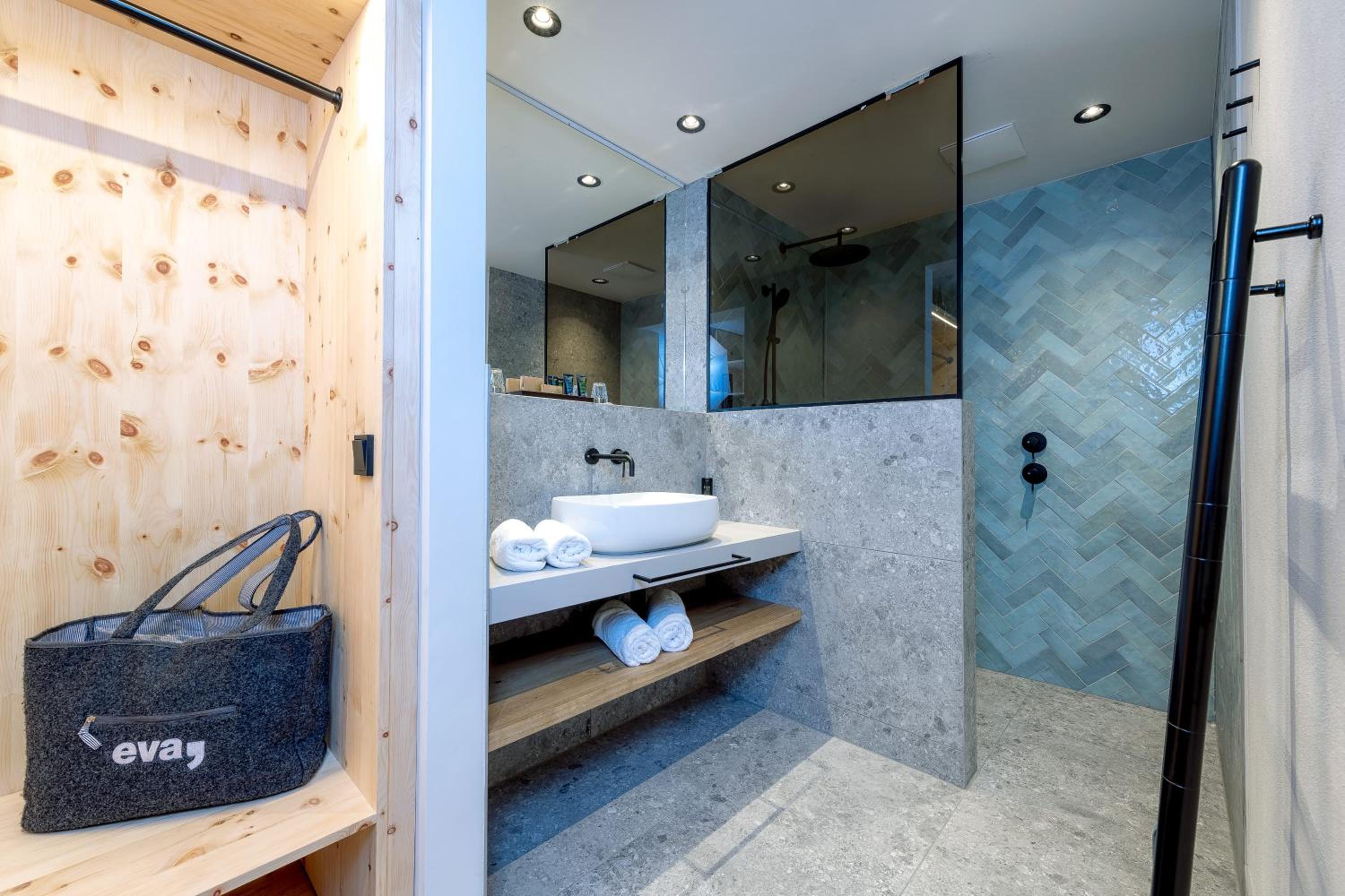 Junior Suite with Terrace - Photo 4