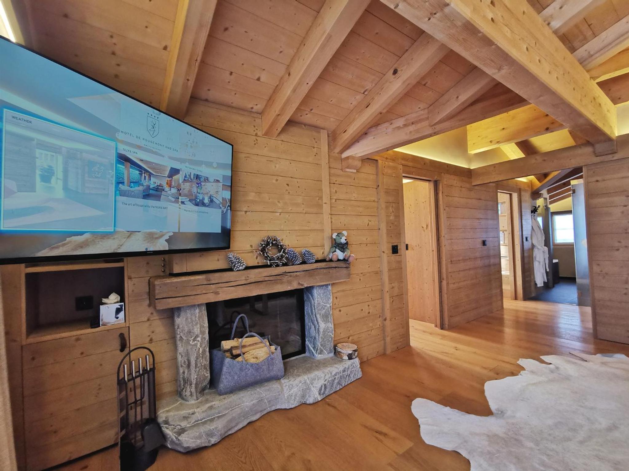Penthouse Suite with Terrace and Mountain View