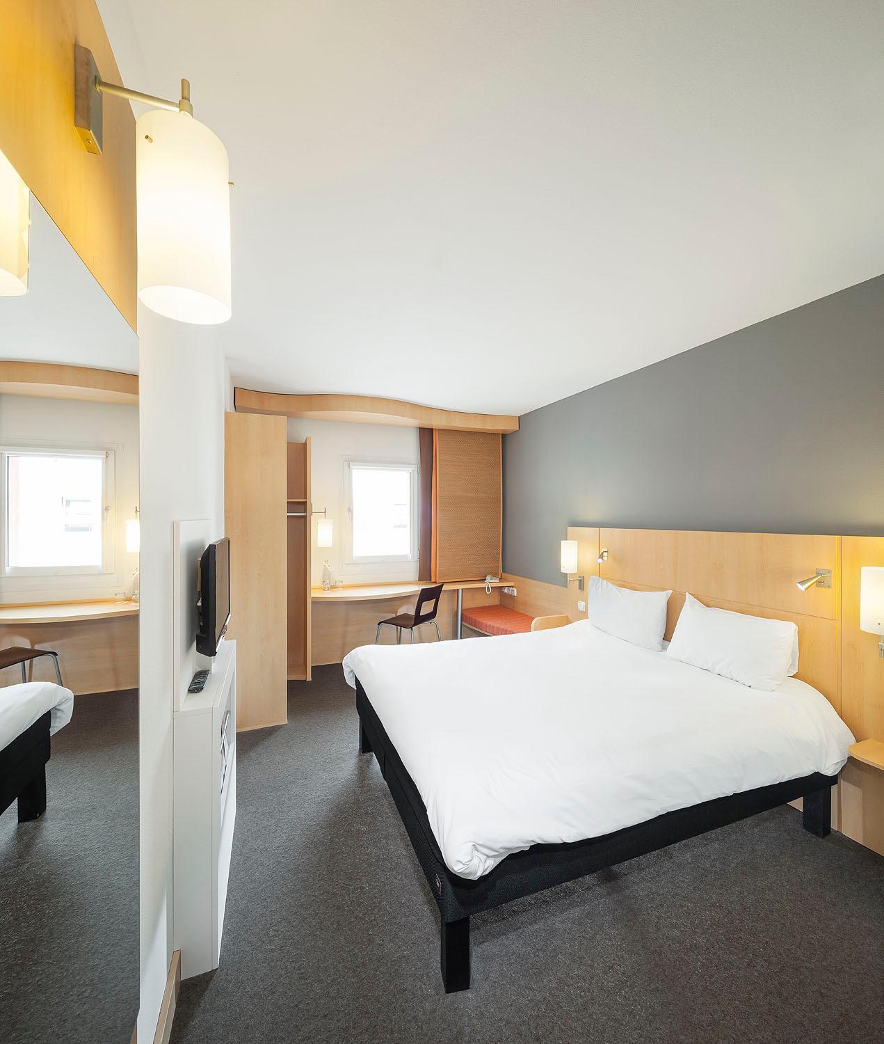 Room with 1 double bed - Photo 4