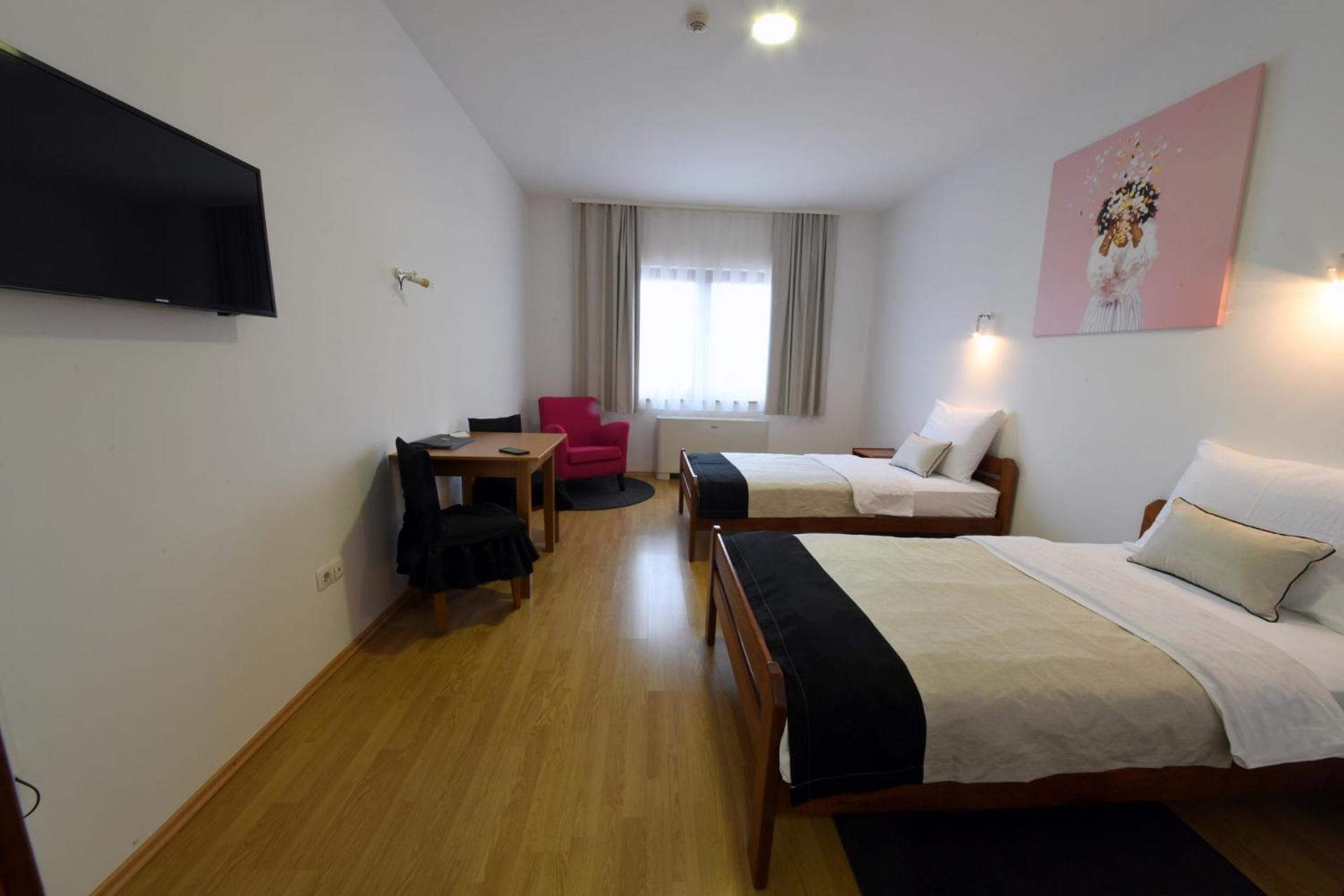 Twin Room - Photo 6