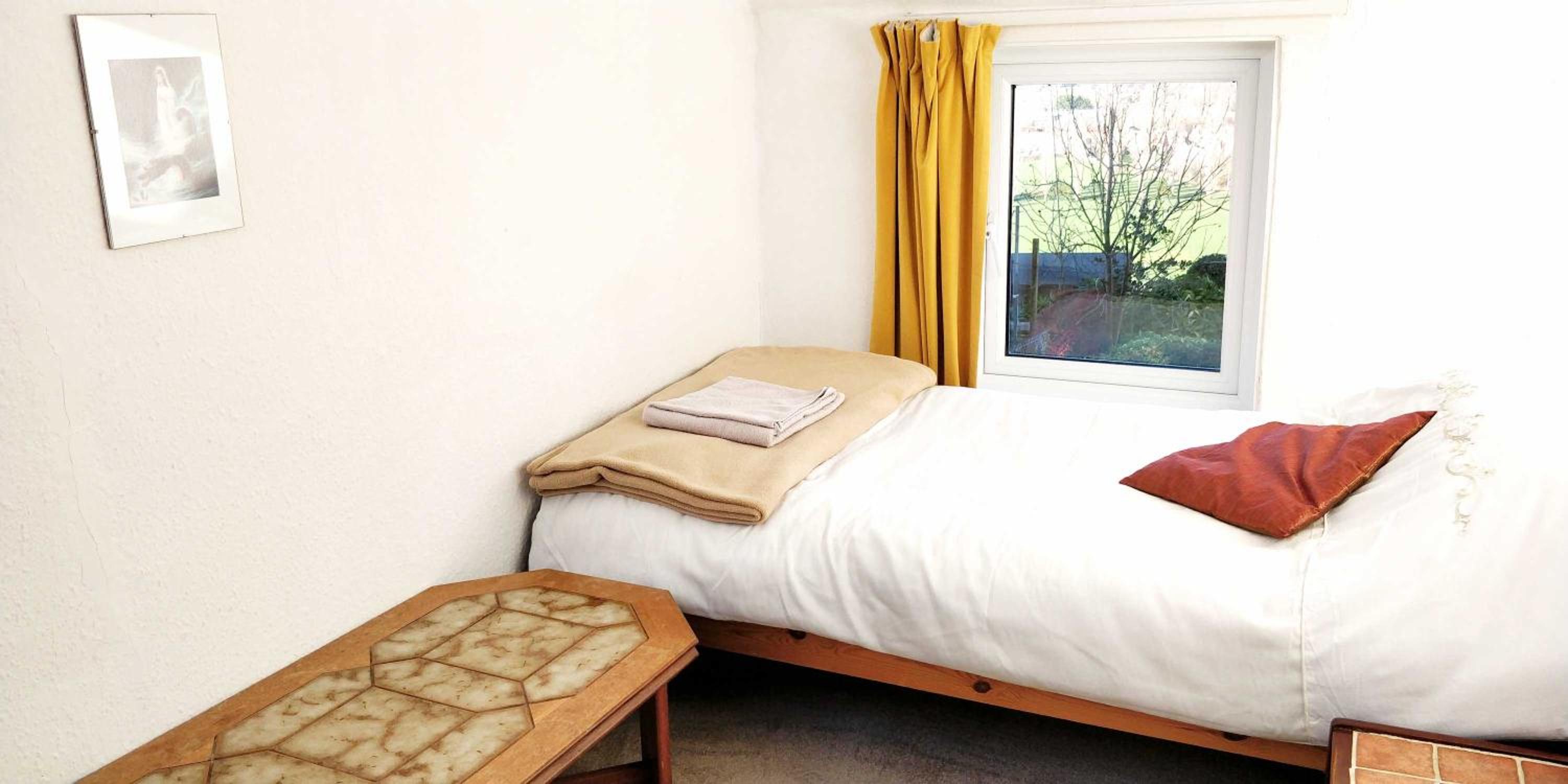 Single Room with Shared Bathroom photo 1