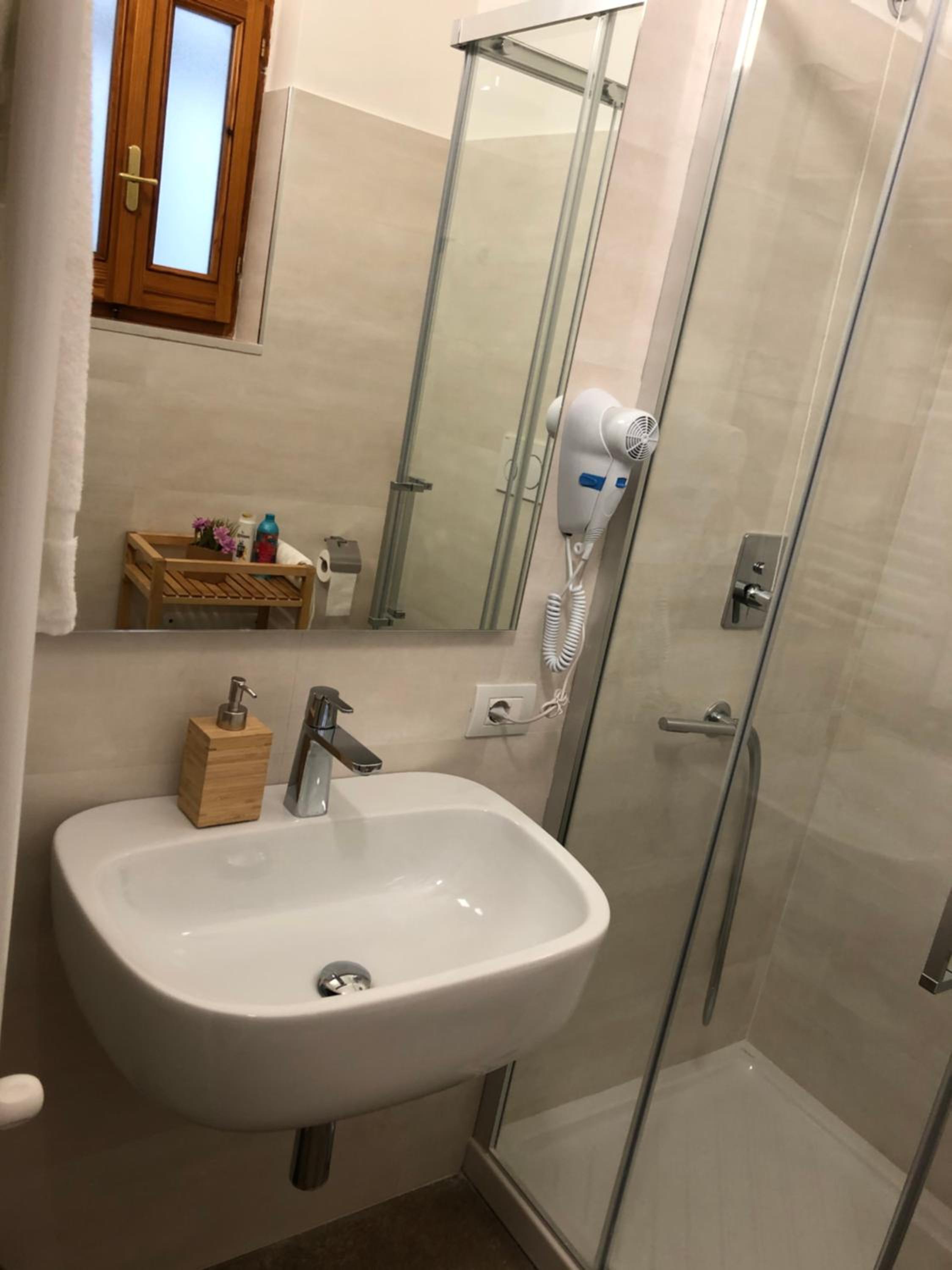 Double Room with Private Bathroom photo 3