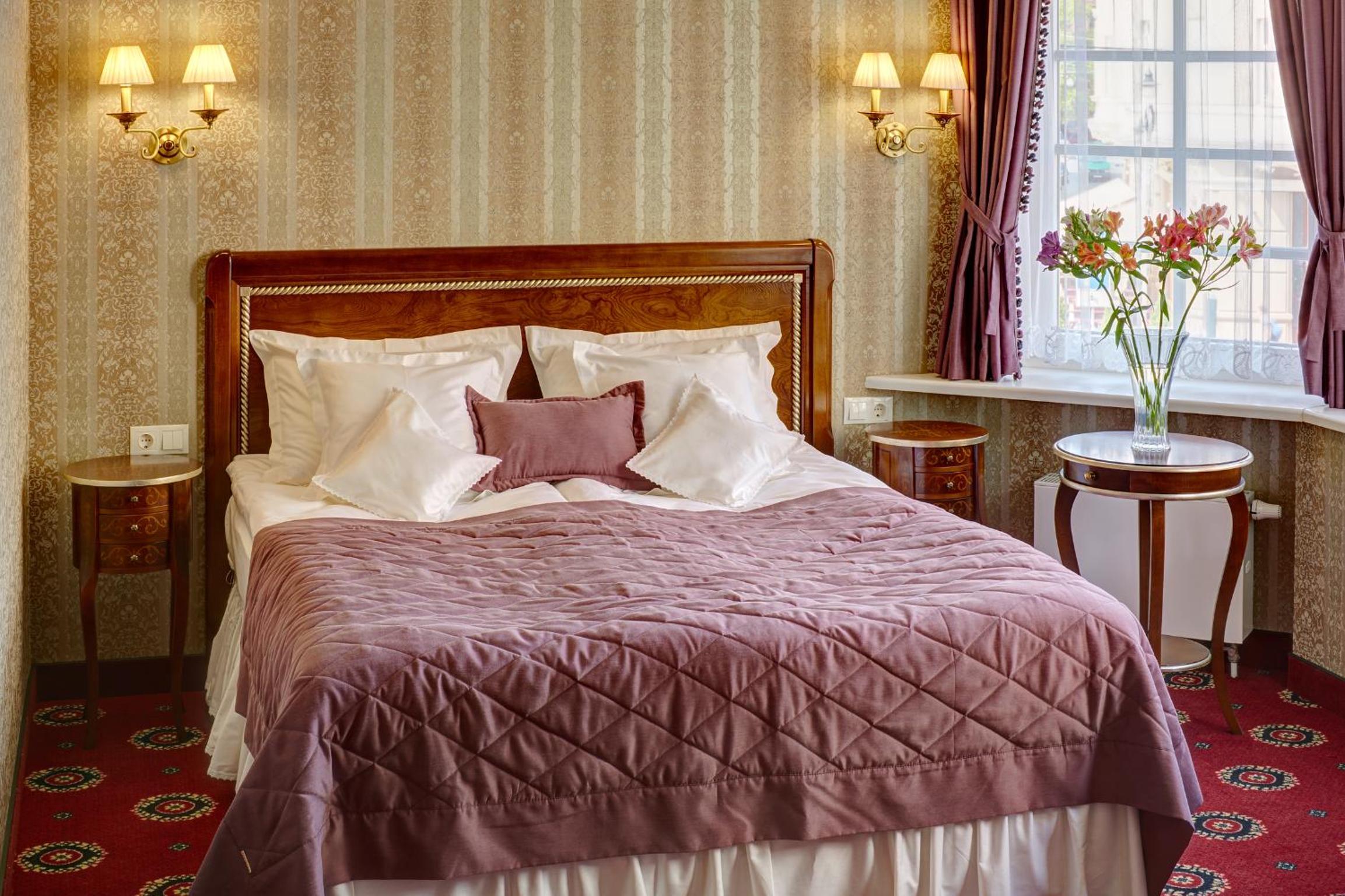 Deluxe Double Room with Balcony photo 3