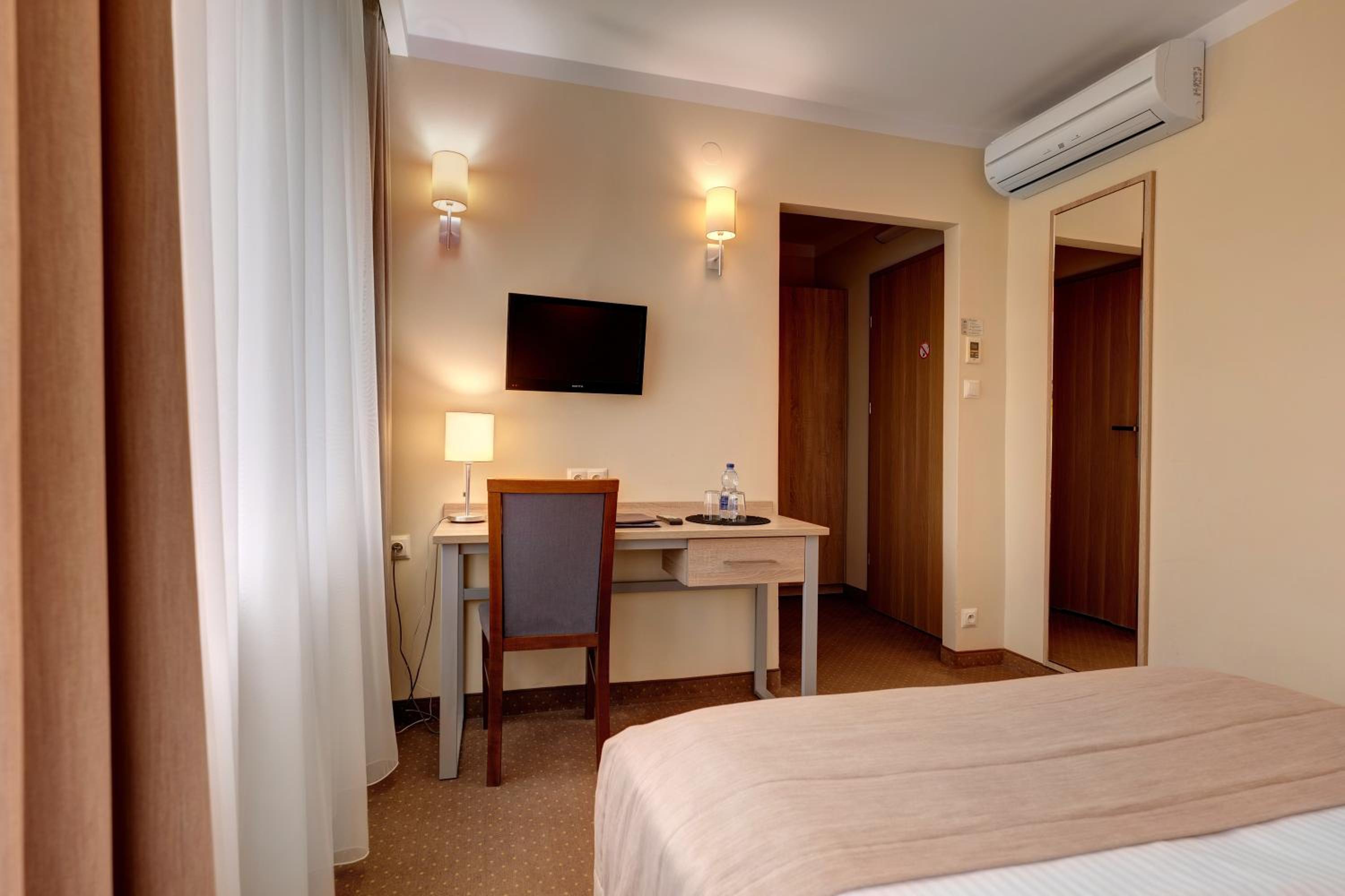 Double Room - Photo 5