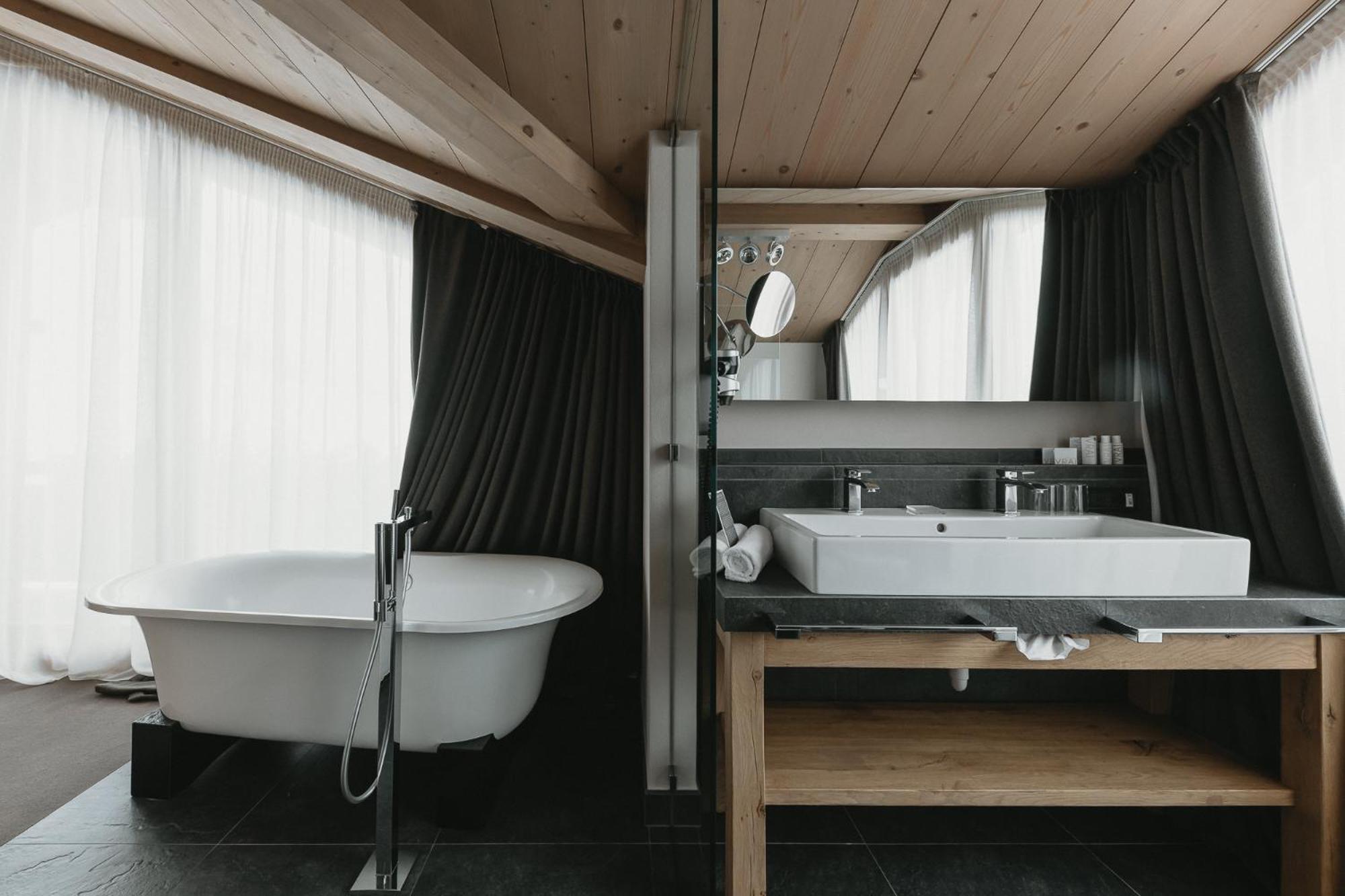Suite with Mountain View photo 2