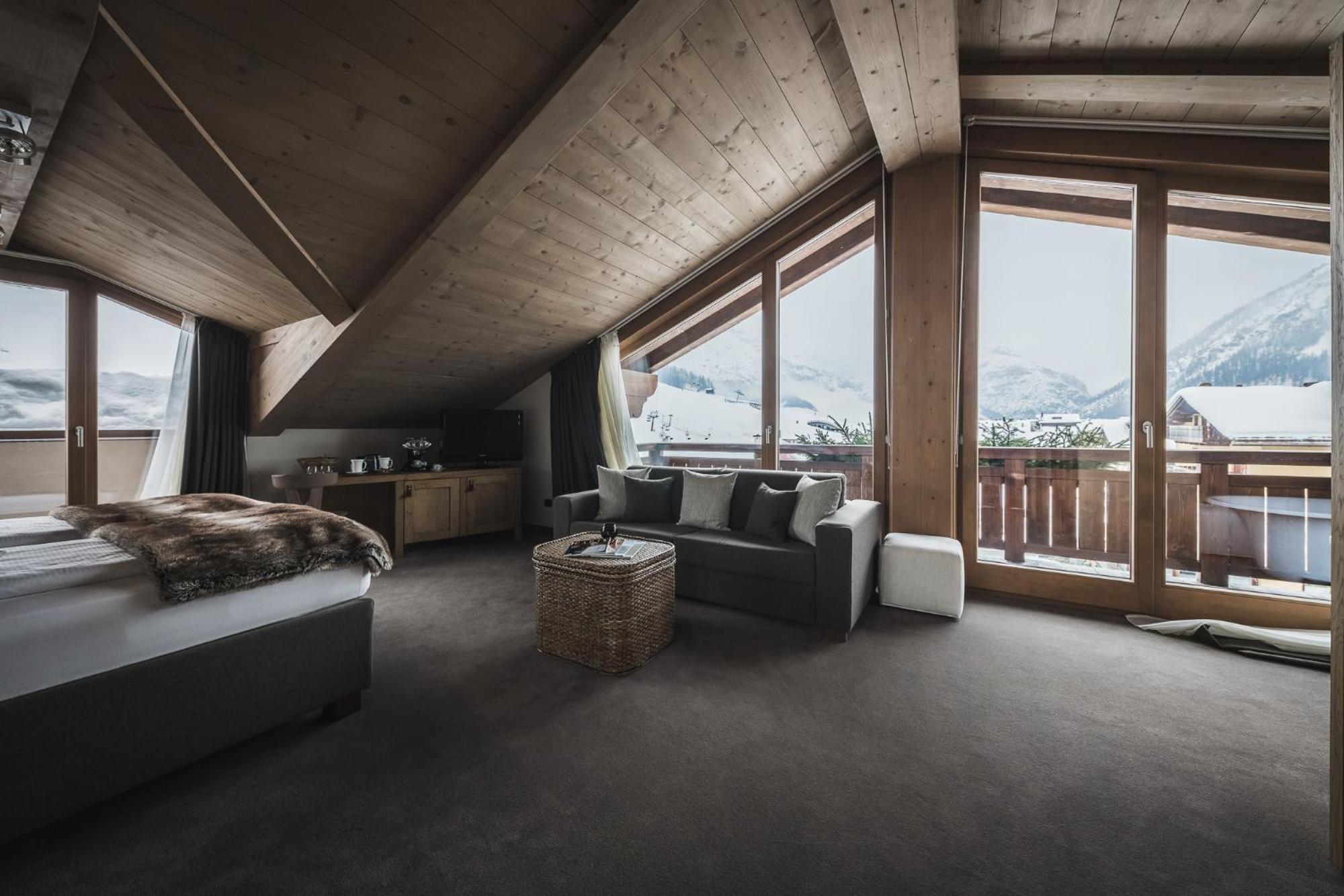 Suite with Mountain View photo 1