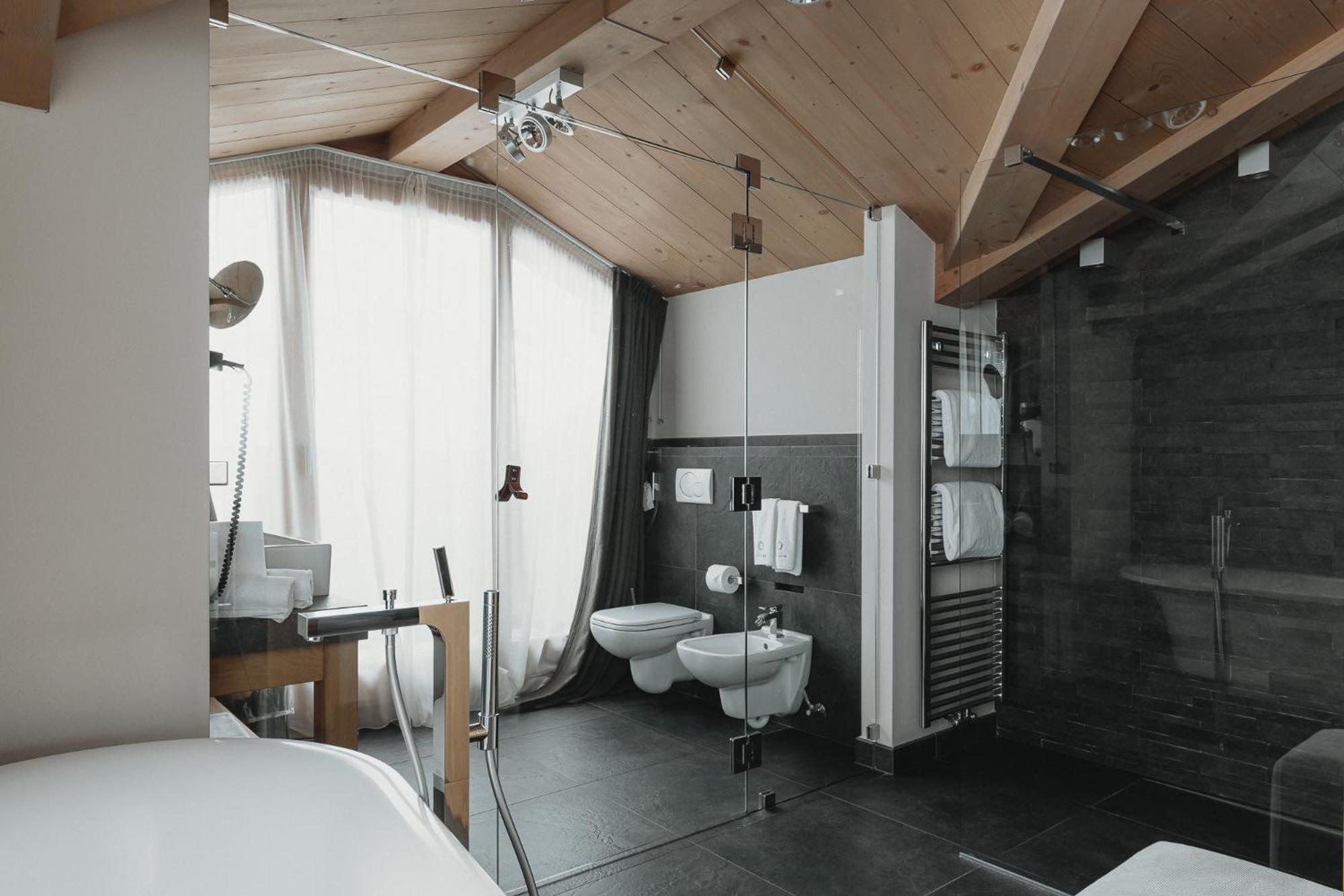 Suite with Mountain View photo 3
