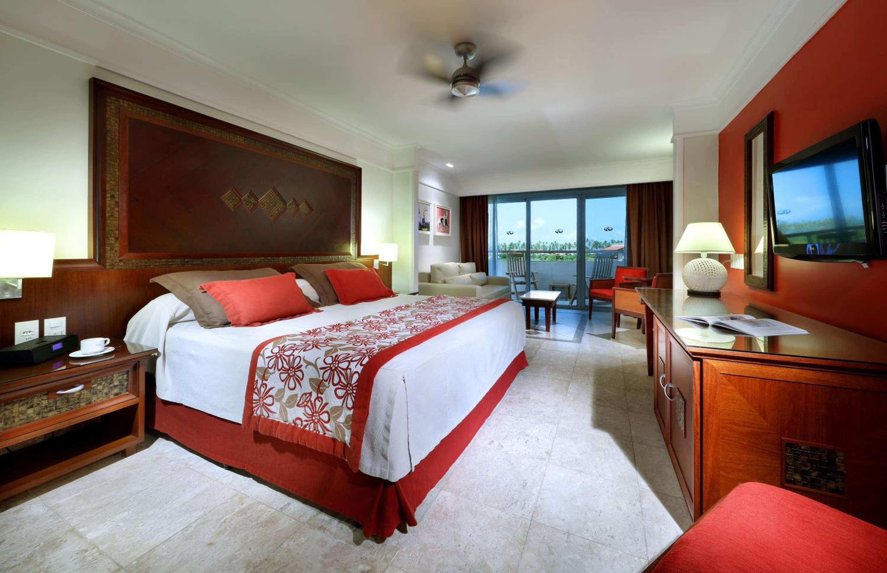 Junior Suite Poolside