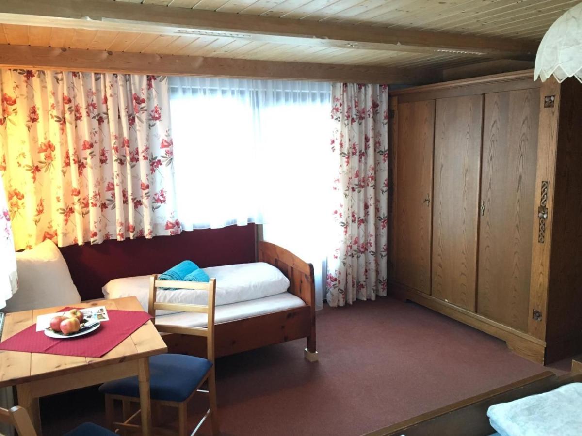 Double Room with Shared Bathroom photo 3