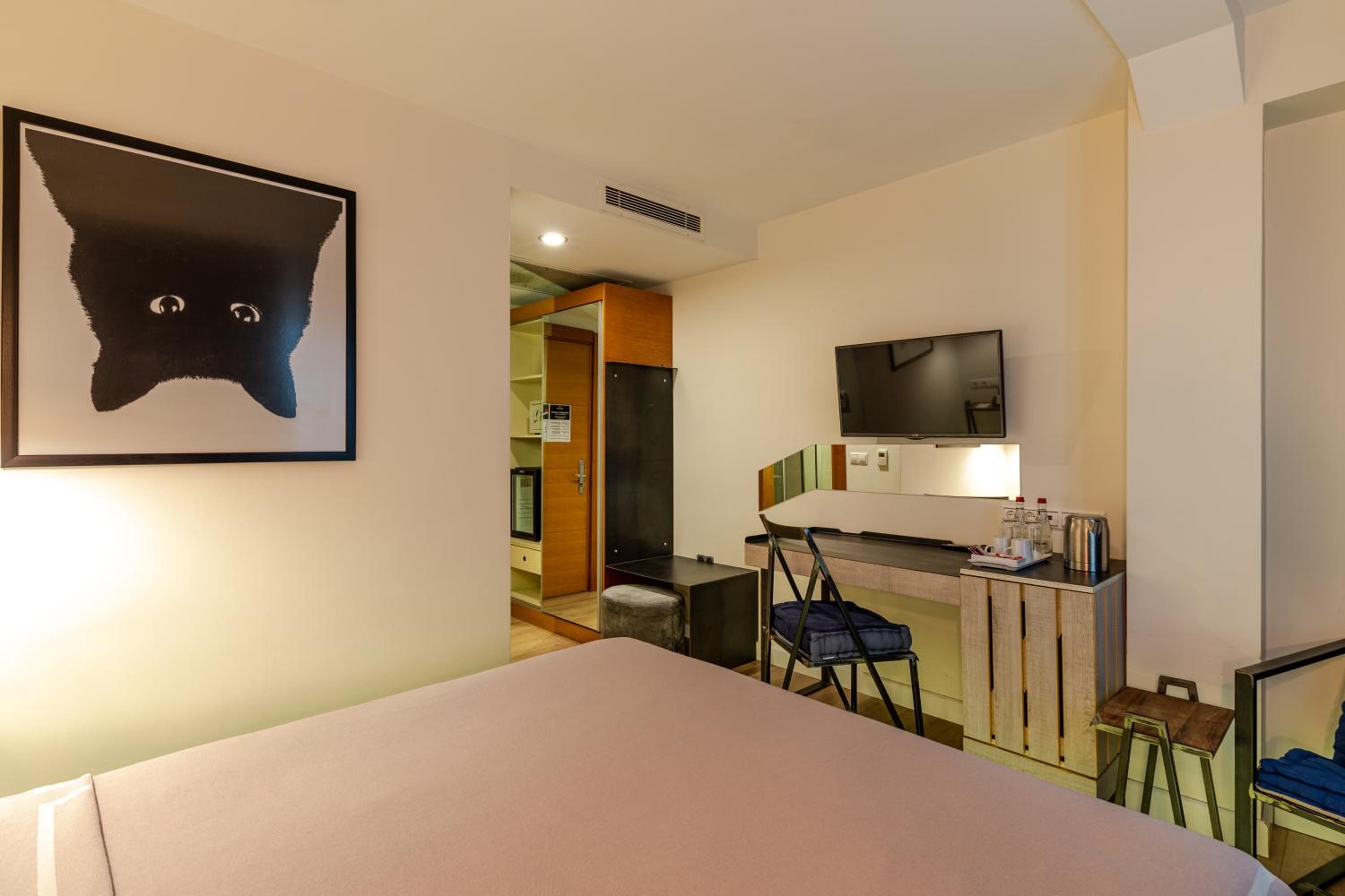 Deluxe King Room photo 2