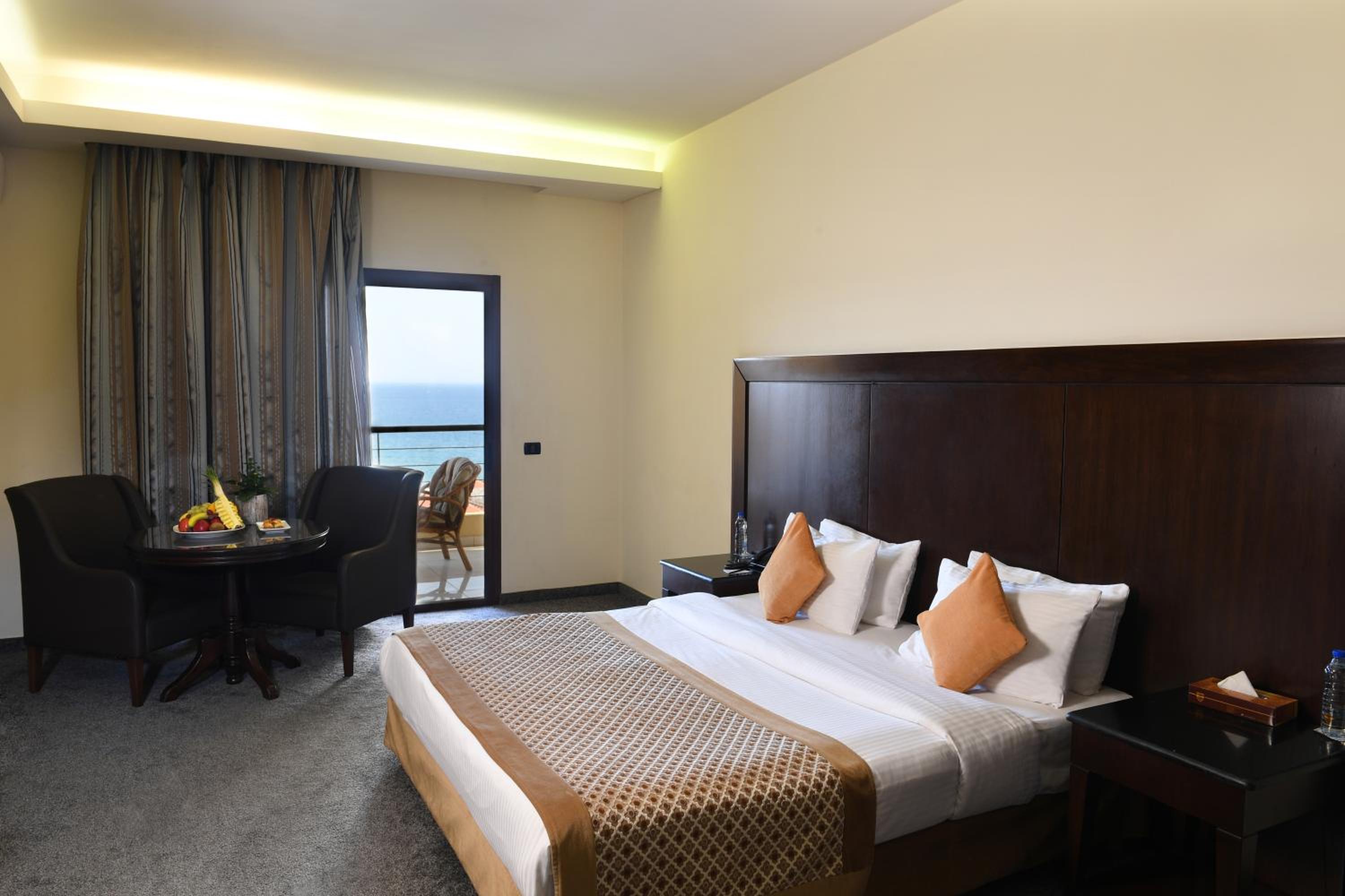 Deluxe Room - Photo 12