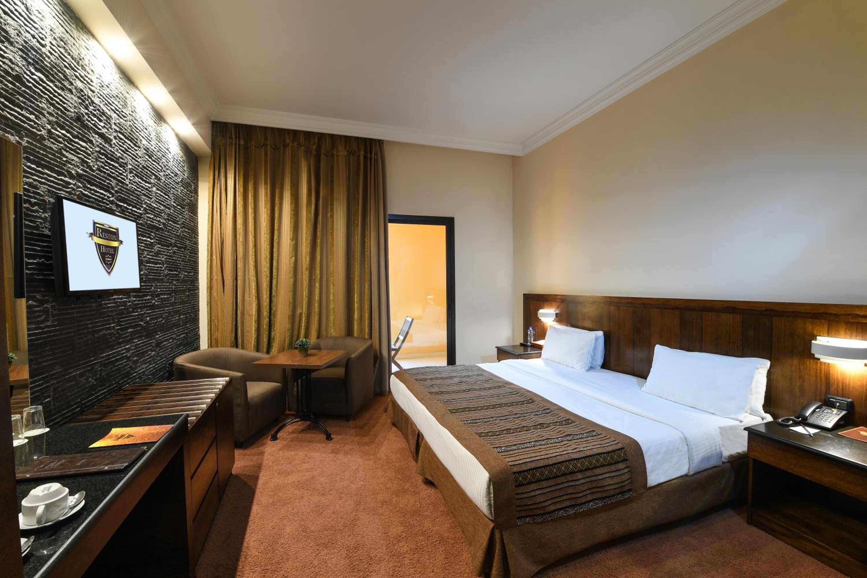 Deluxe Room - Photo 11