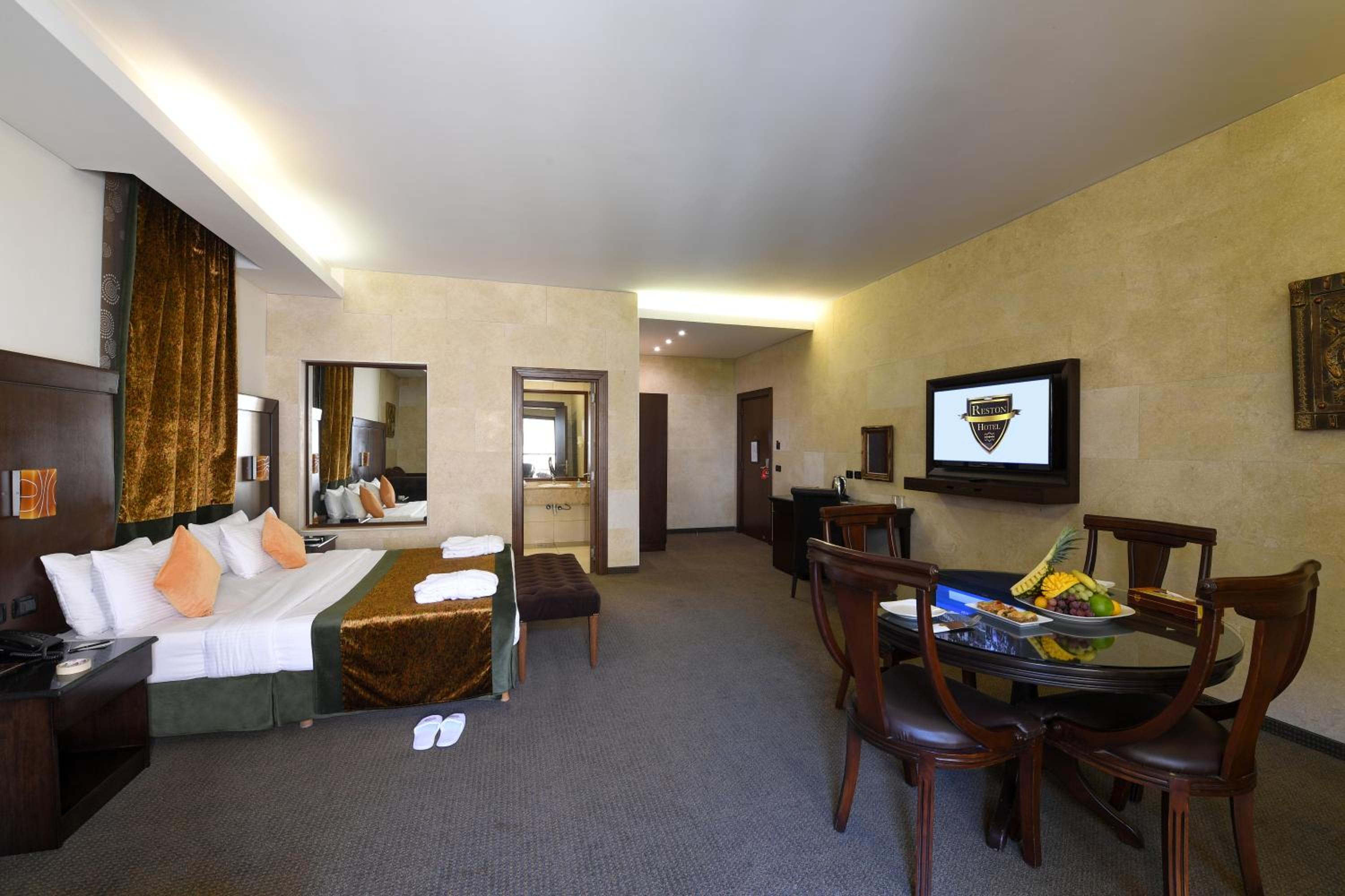 Deluxe Room - Photo 10