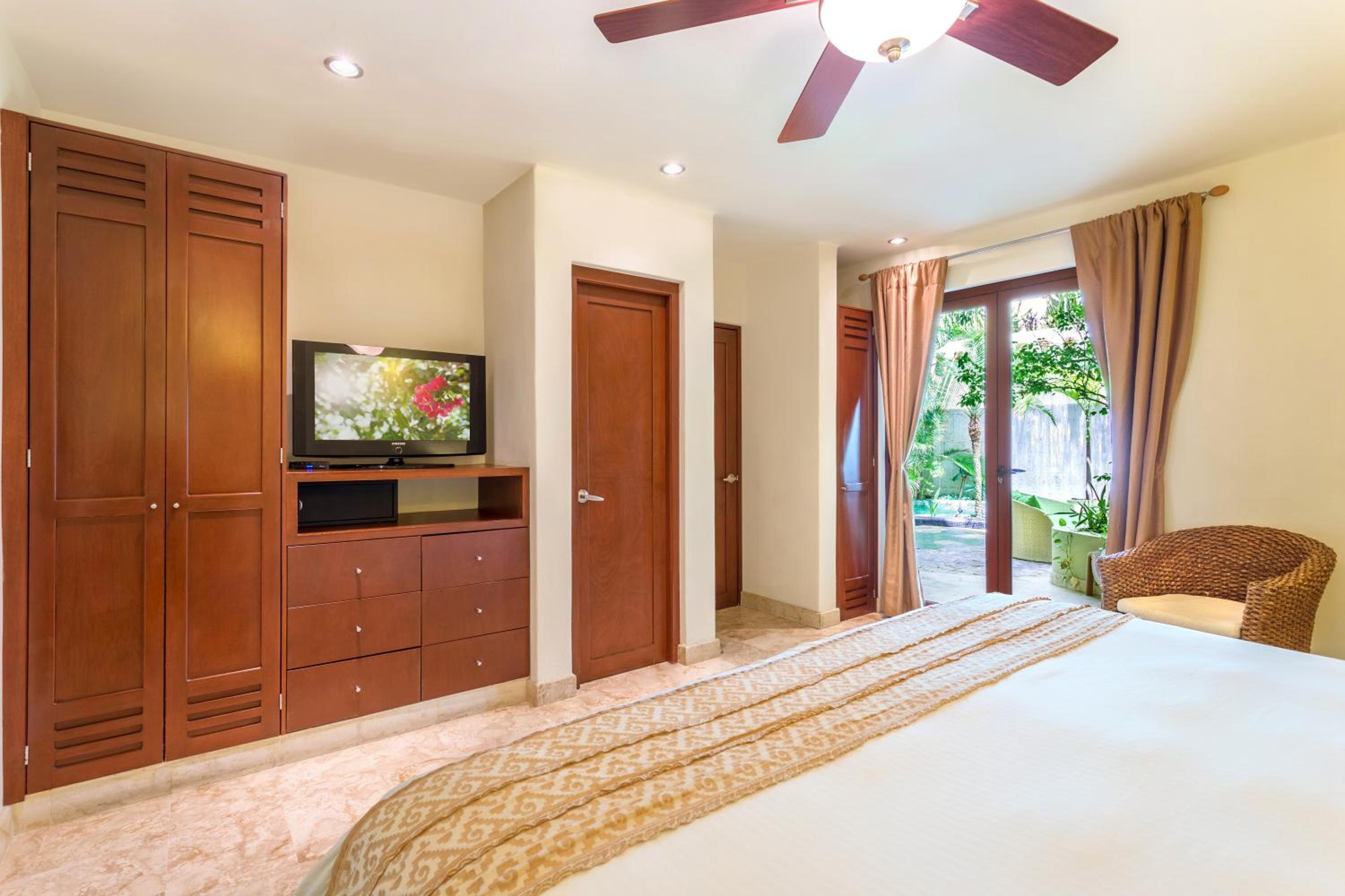 One-Bedroom Apartment - Photo 8