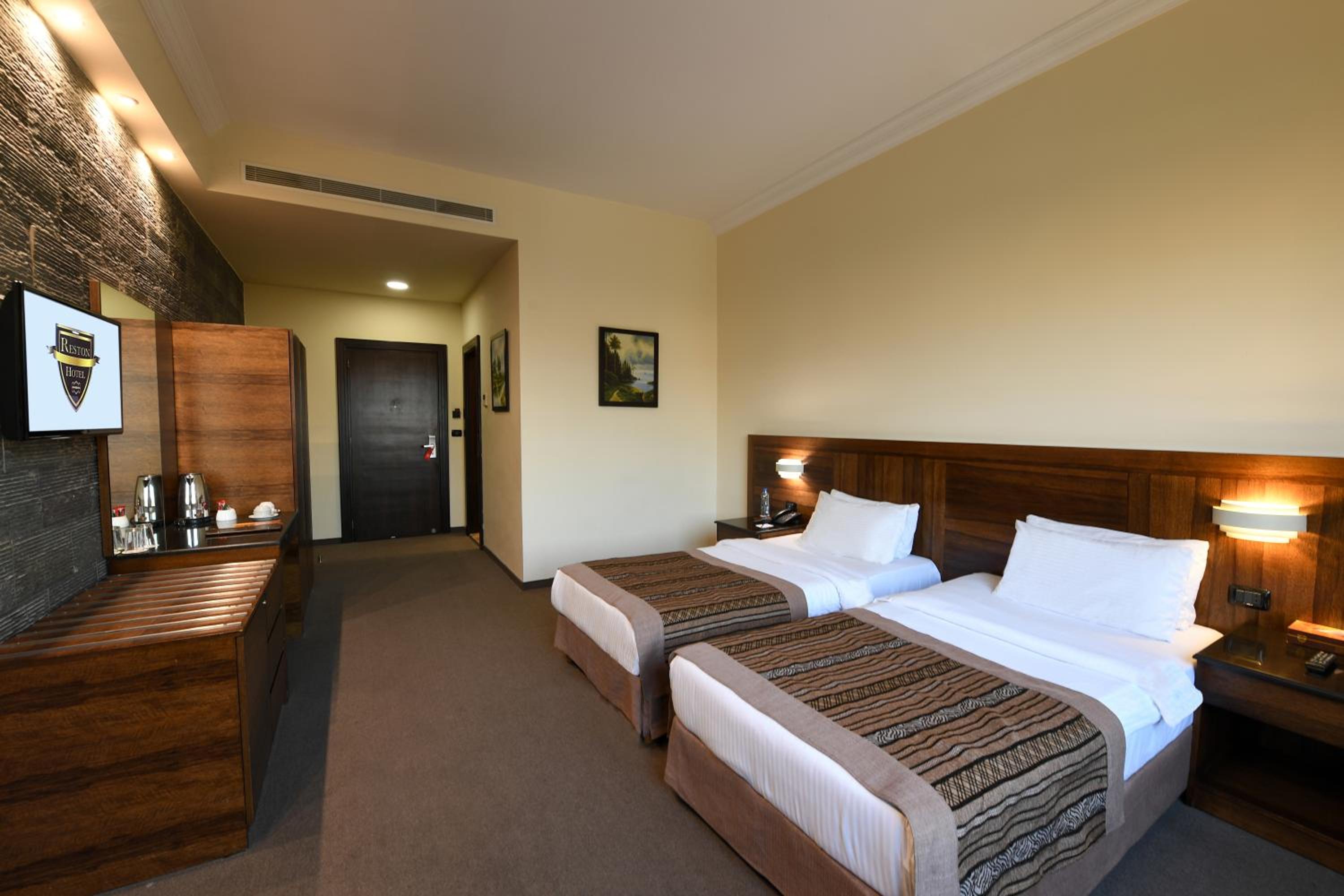 Deluxe Room - Photo 7