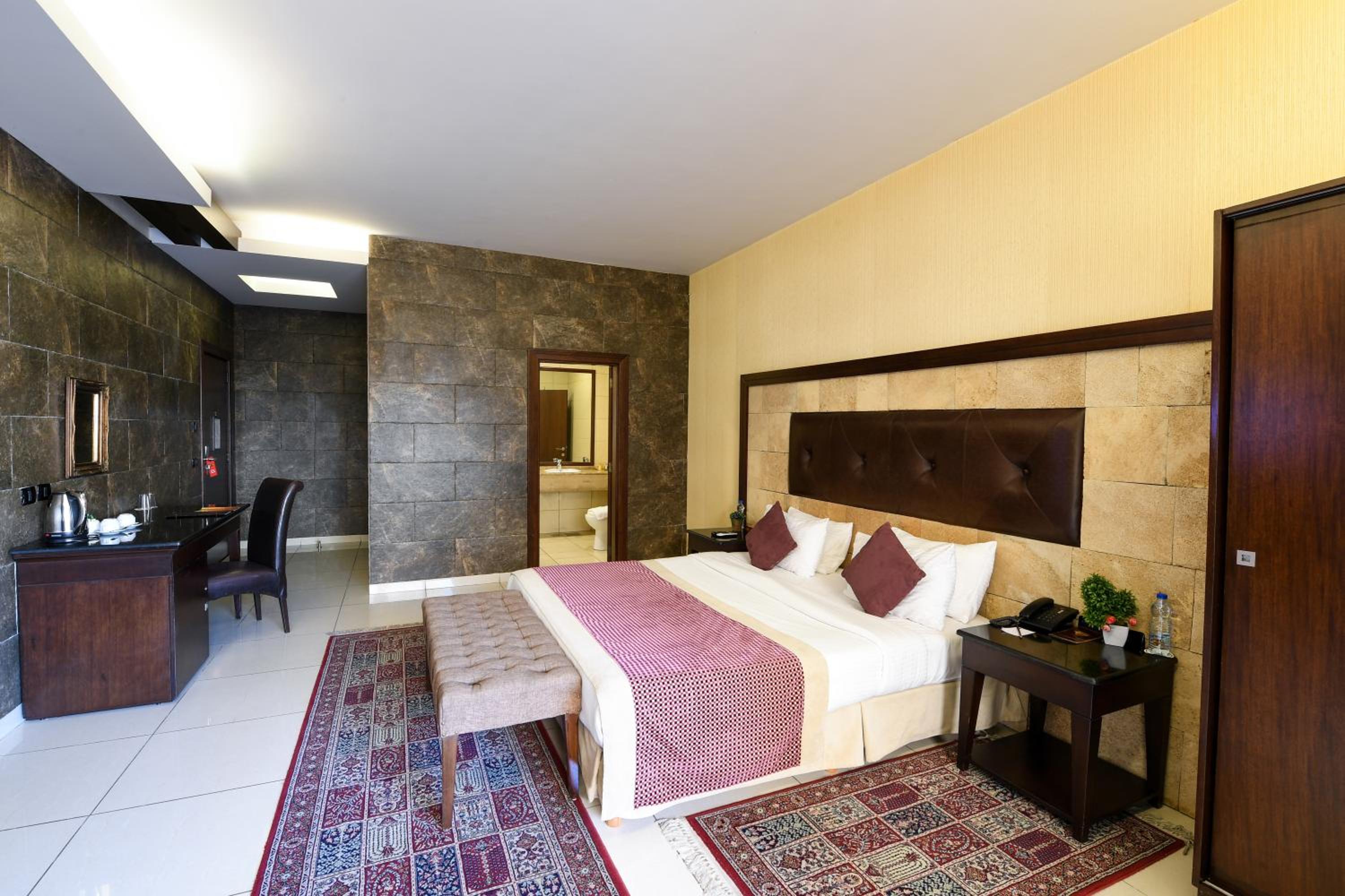 Deluxe Room - Photo 6