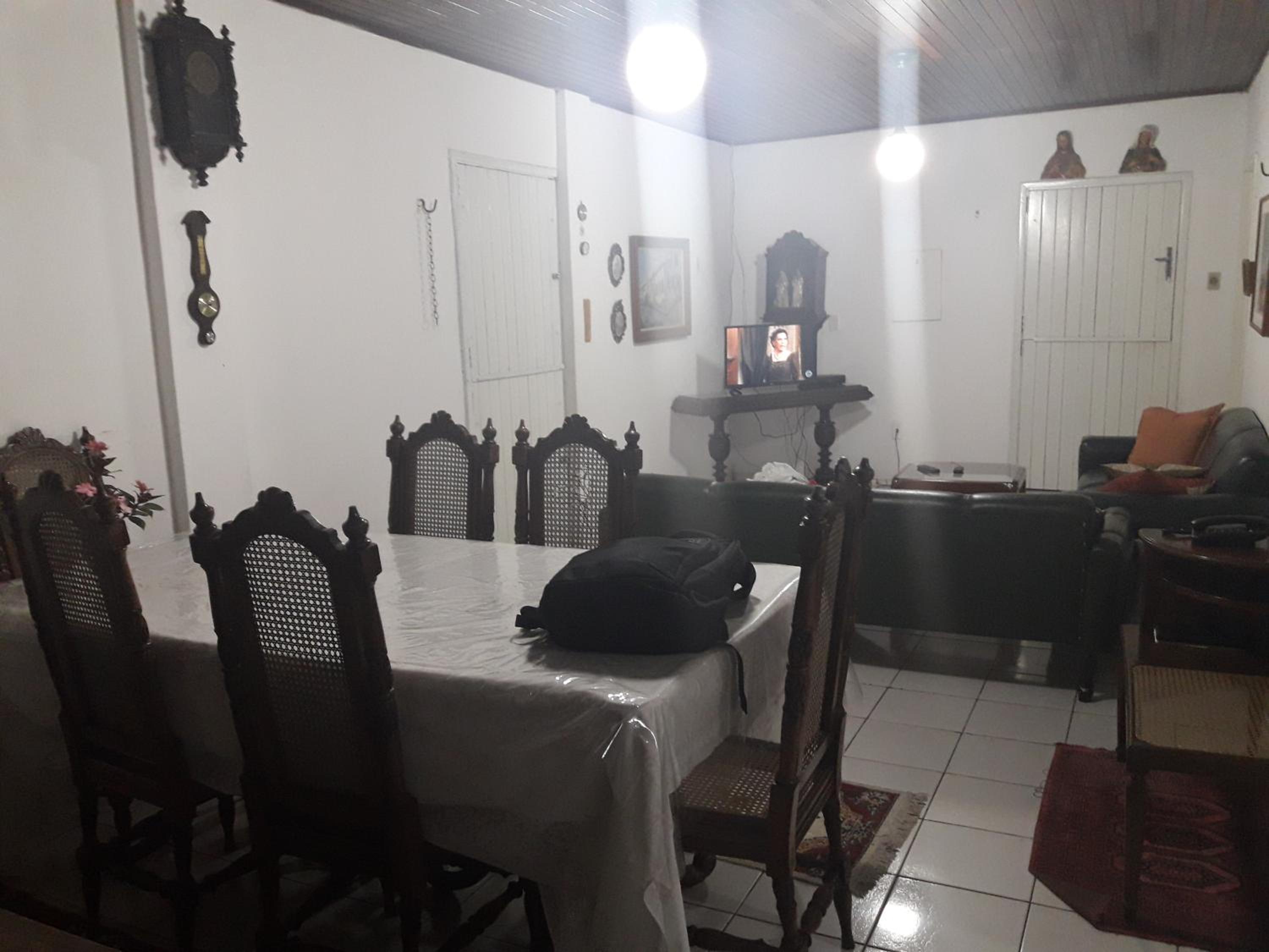 Five-Bedroom House photo 1
