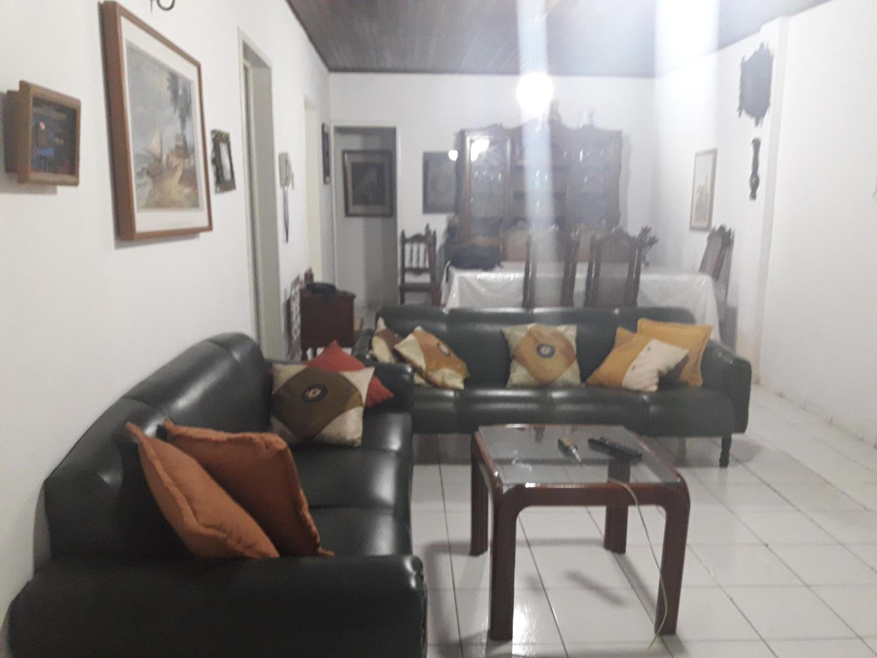 Five-Bedroom House photo 2